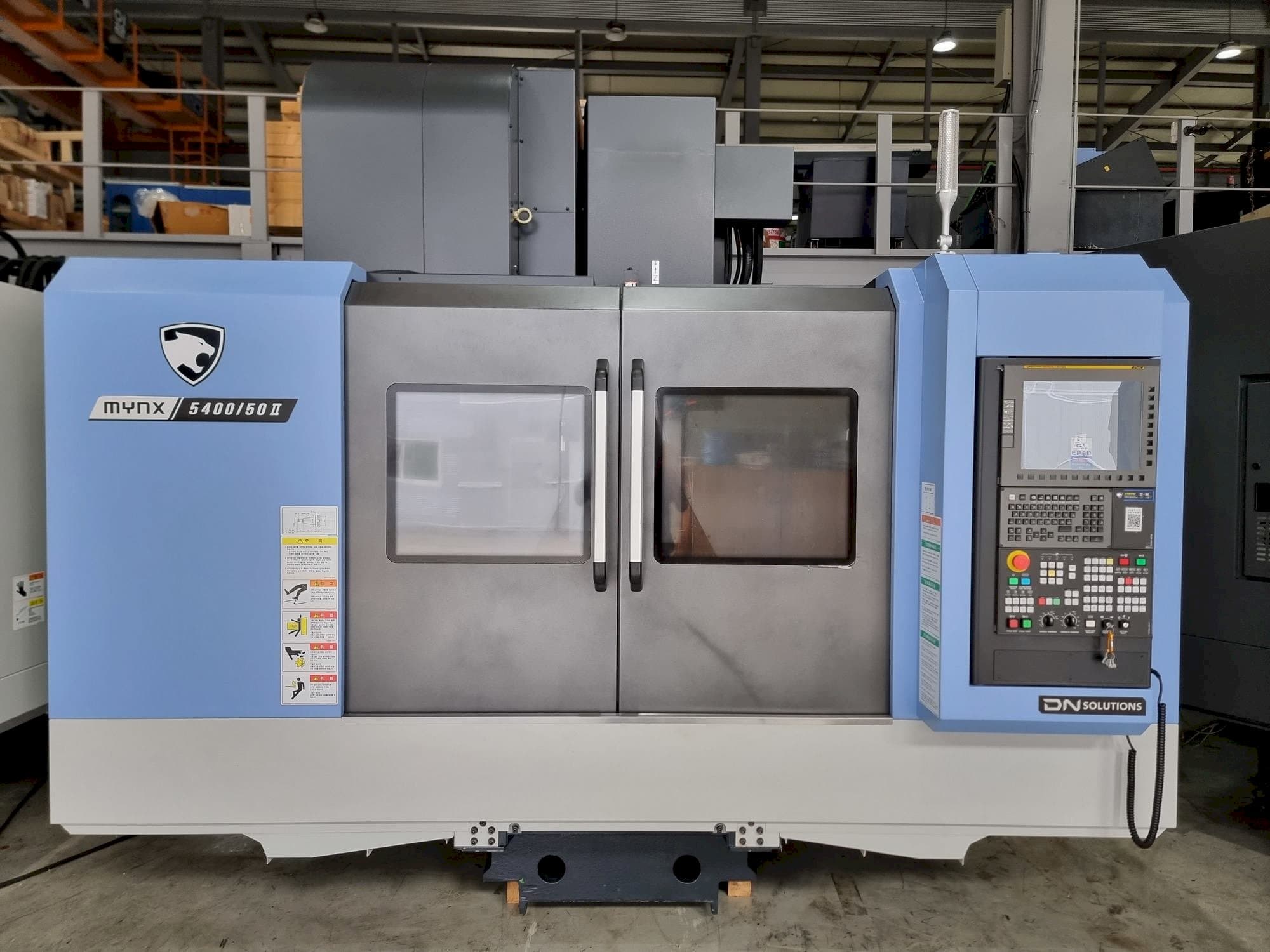 DOOSAN MYNX 5400/50 Mašinos vaizdas iš priekio