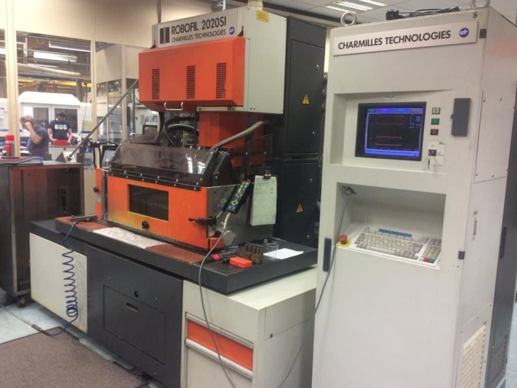 CHARMILLES Robofil 2020 SI Mašinos vaizdas iš priekio