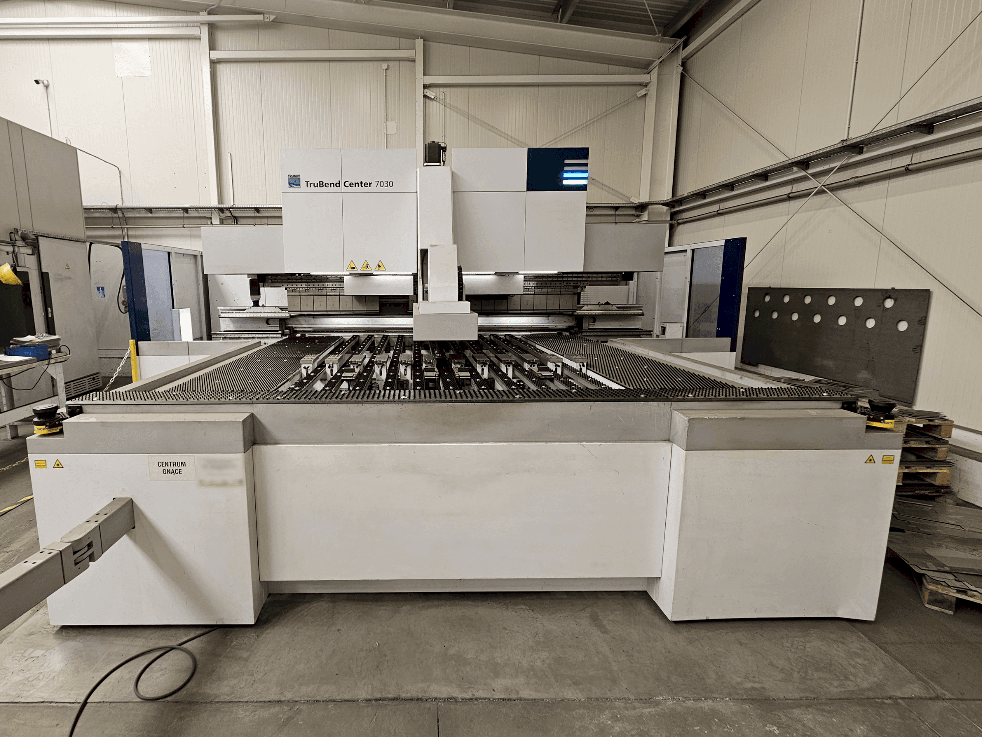 TRUMPF TruBend Center 7030 Mašinos vaizdas iš priekio