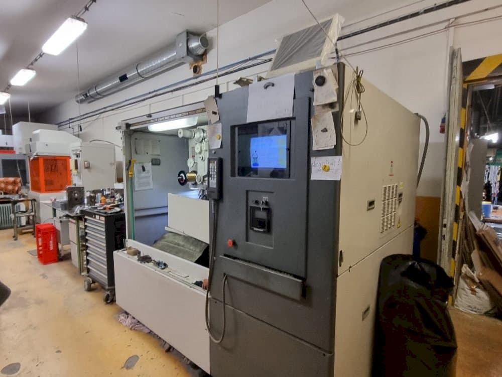 HITACHI SEIKI 254Y Mašinos vaizdas iš priekio