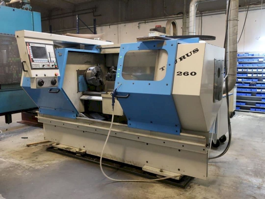 Pinacho Taurus 260 Mašinos vaizdas iš priekio