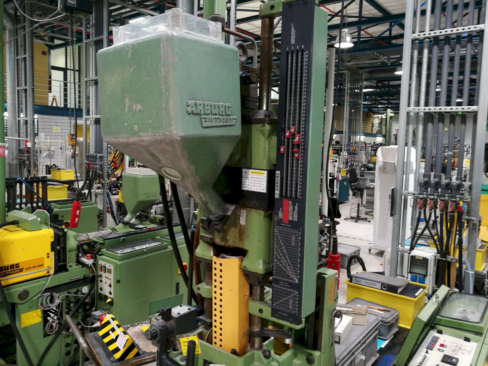 Arburg Allrounder 221-75-350 Mašinos kairės pusės vaizdas