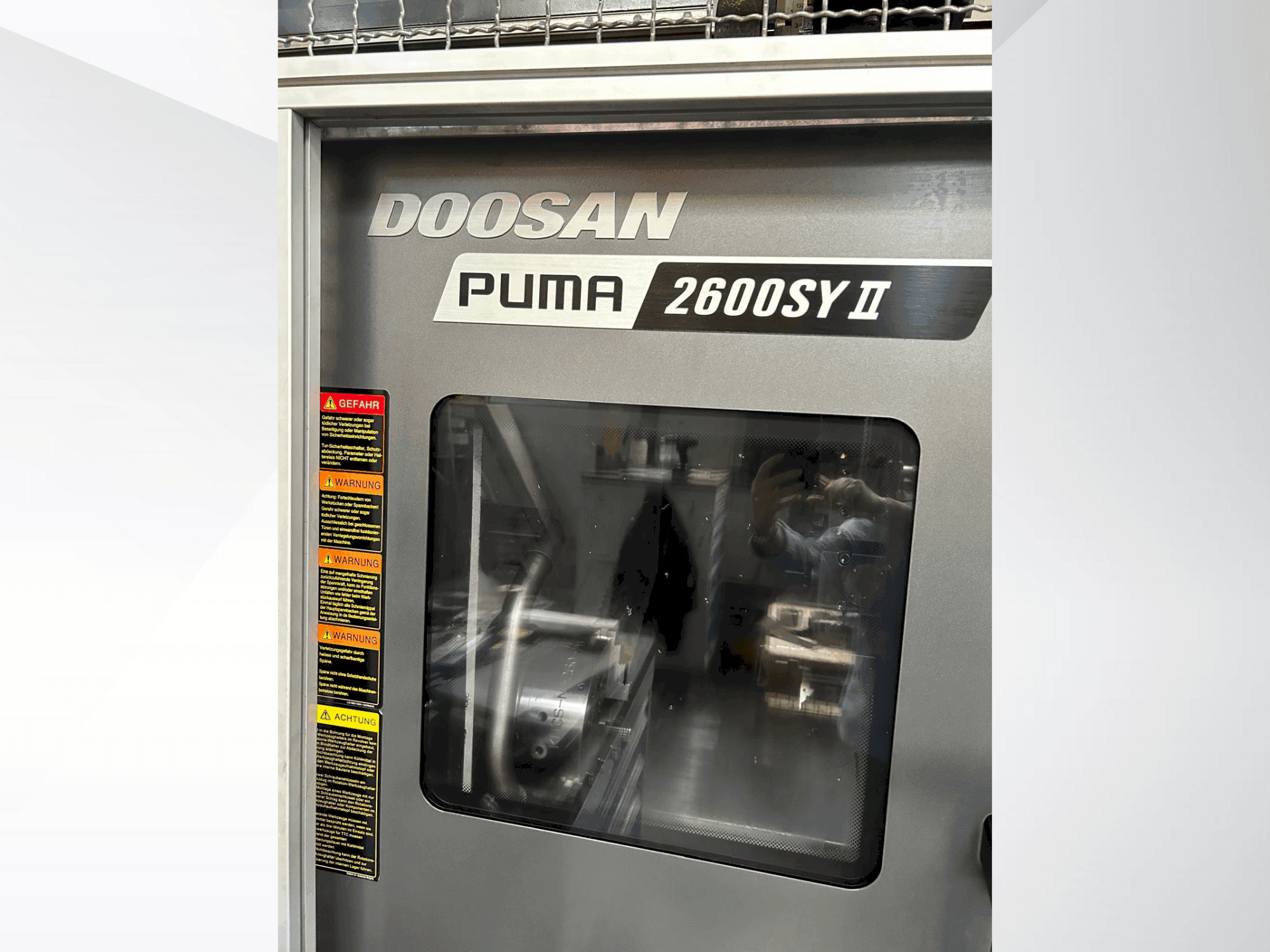 DOOSAN Puma 2600 SY II Mašinos vaizdas iš priekio