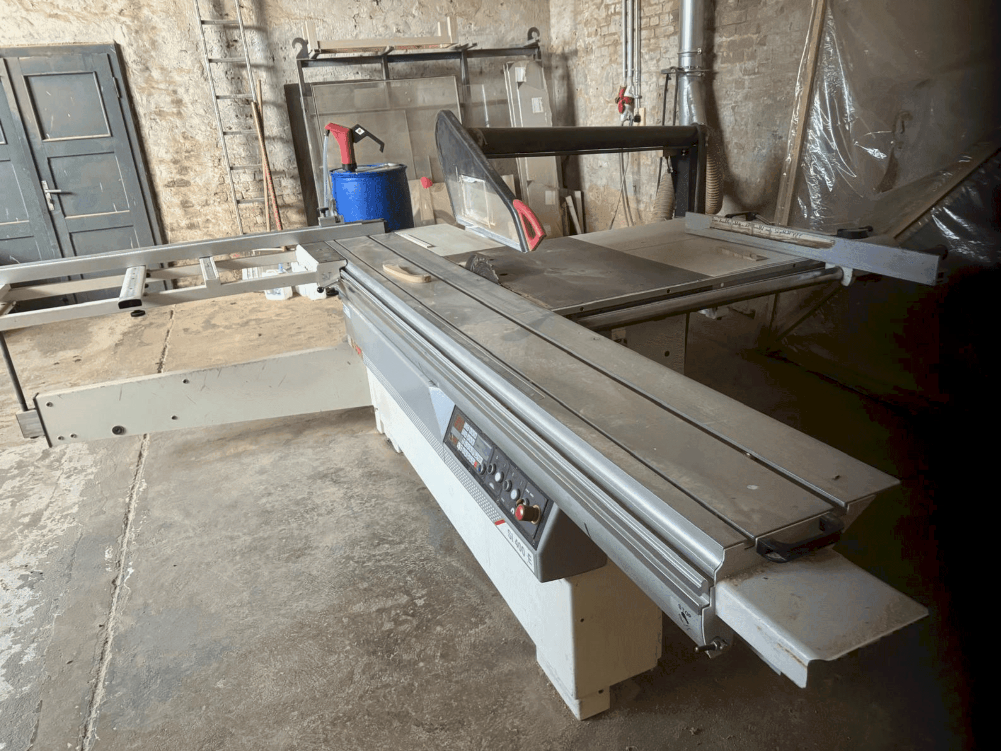 SCM SI 400E Mašinos vaizdas iš priekio