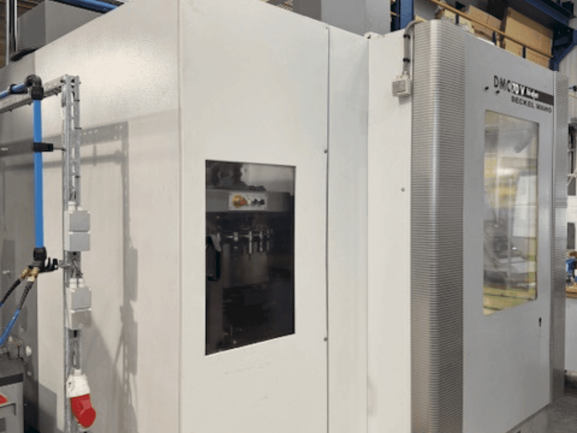 DECKEL MAHO DMC 70V Hi-Dyn Mašinos vaizdas iš priekio