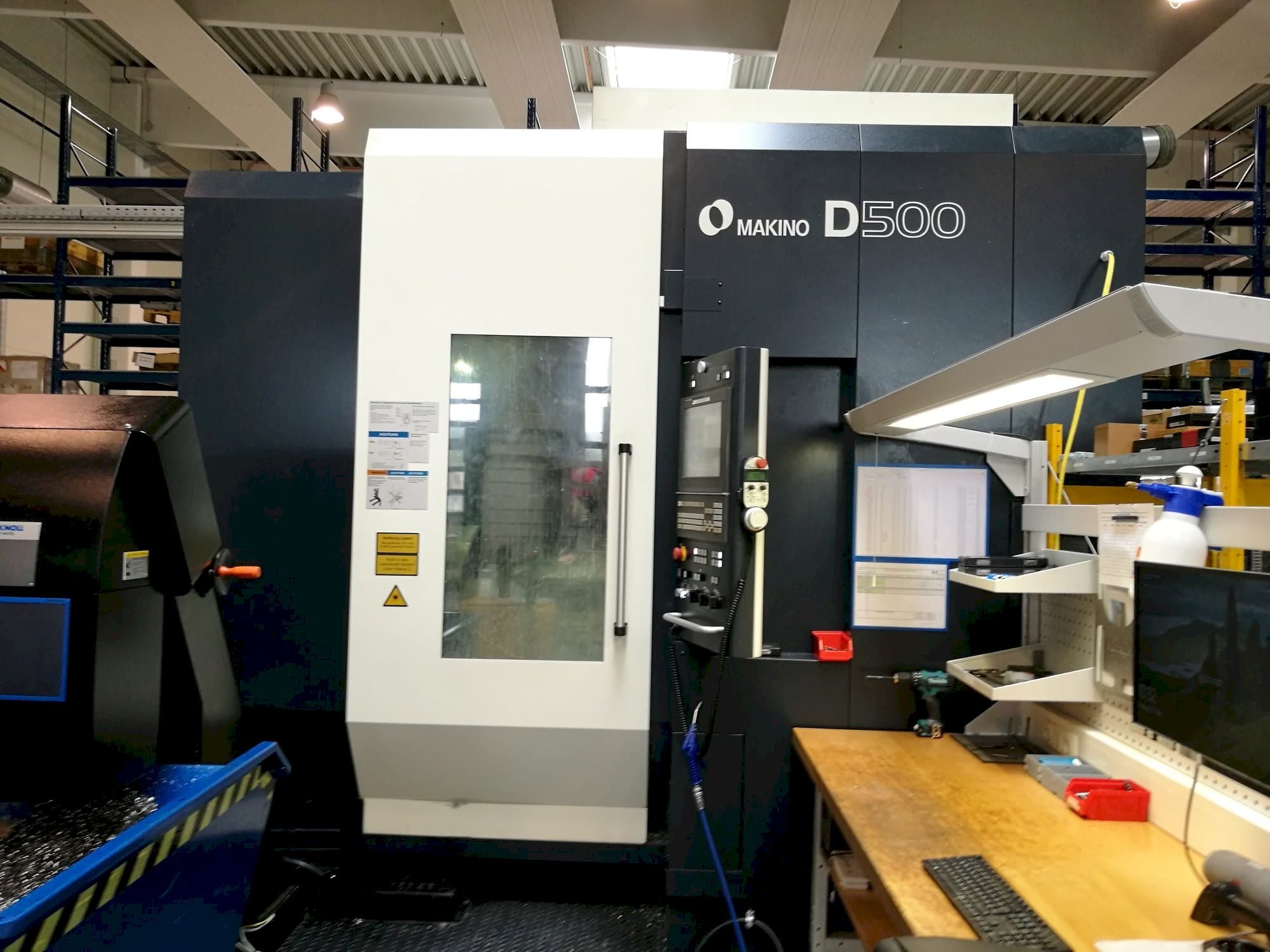 Makino D500 Mašinos vaizdas iš priekio