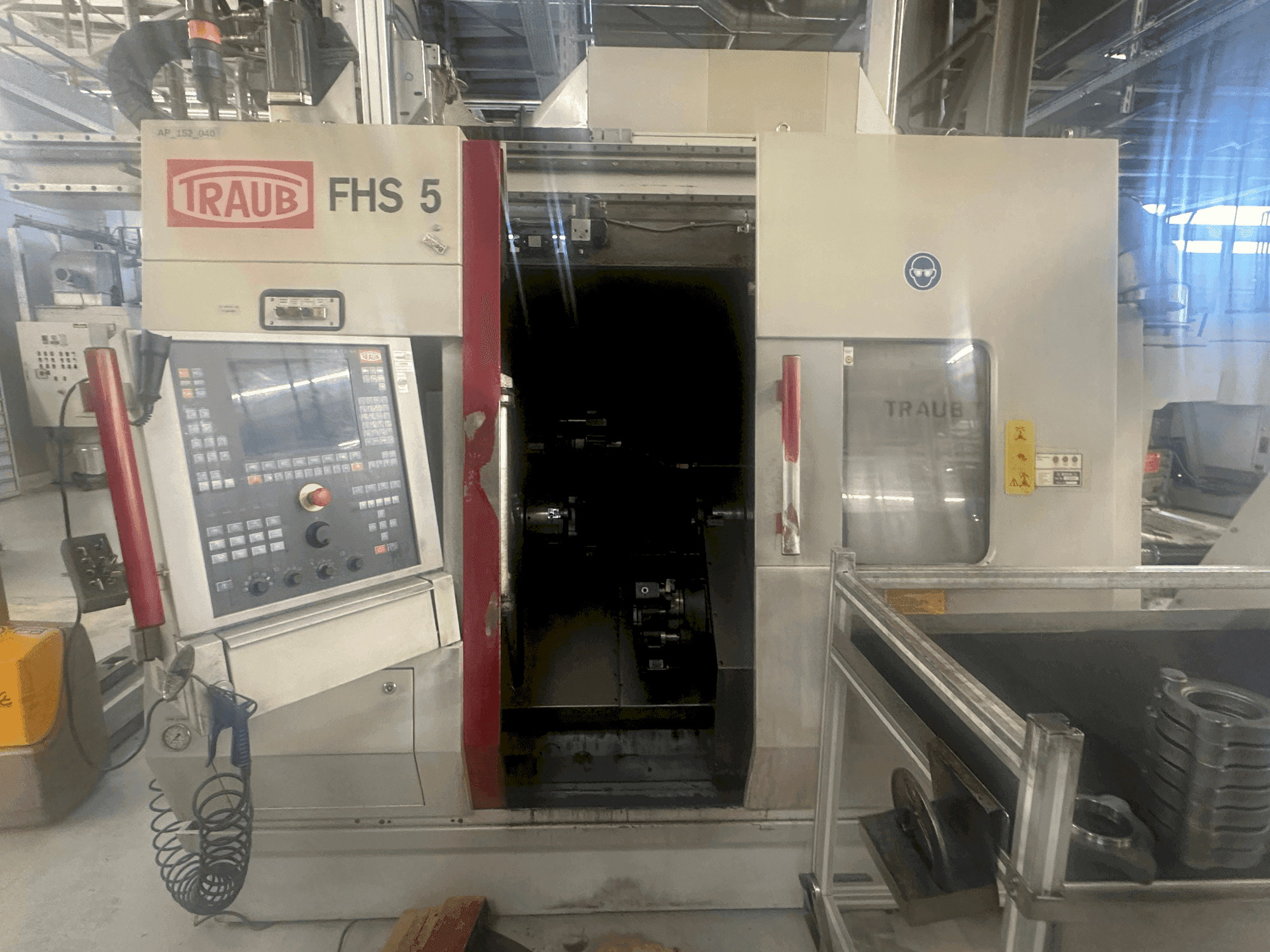 TRAUB TNC 42/65 Mašinos vaizdas iš priekio