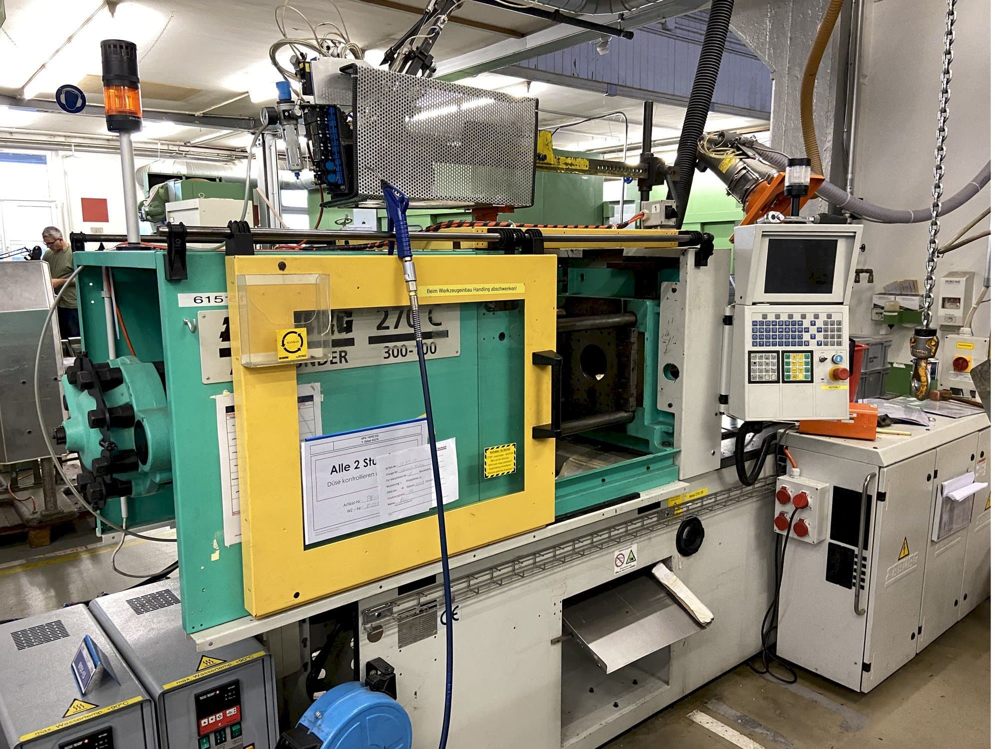 Arburg ALLROUNDER 270 C 300 - 100 Mašinos vaizdas iš priekio