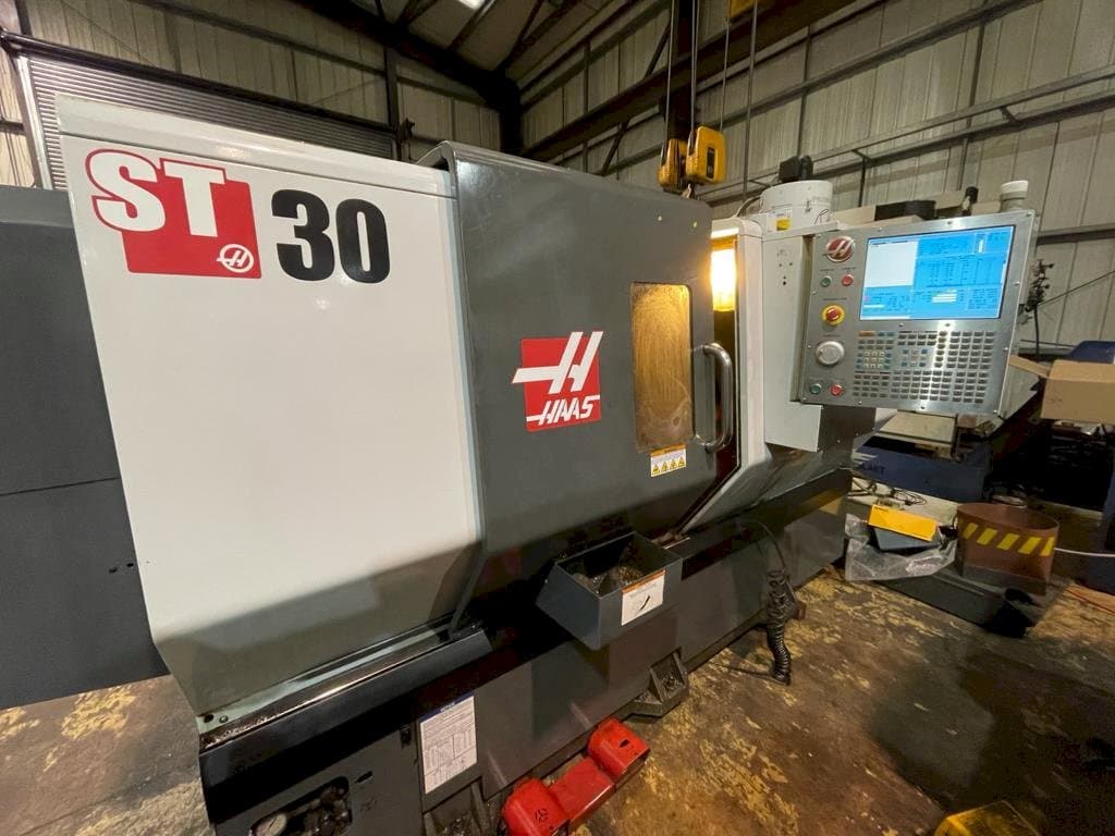 HAAS ST-30 Mašinos vaizdas iš priekio