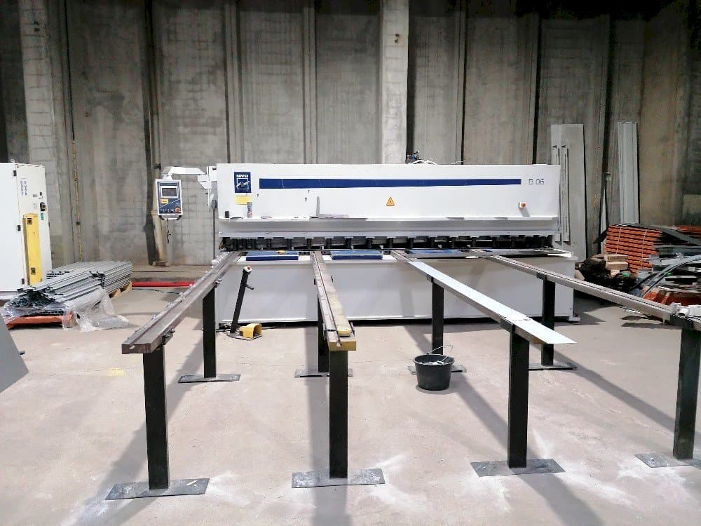 MVD B06-4000 Mašinos vaizdas iš priekio