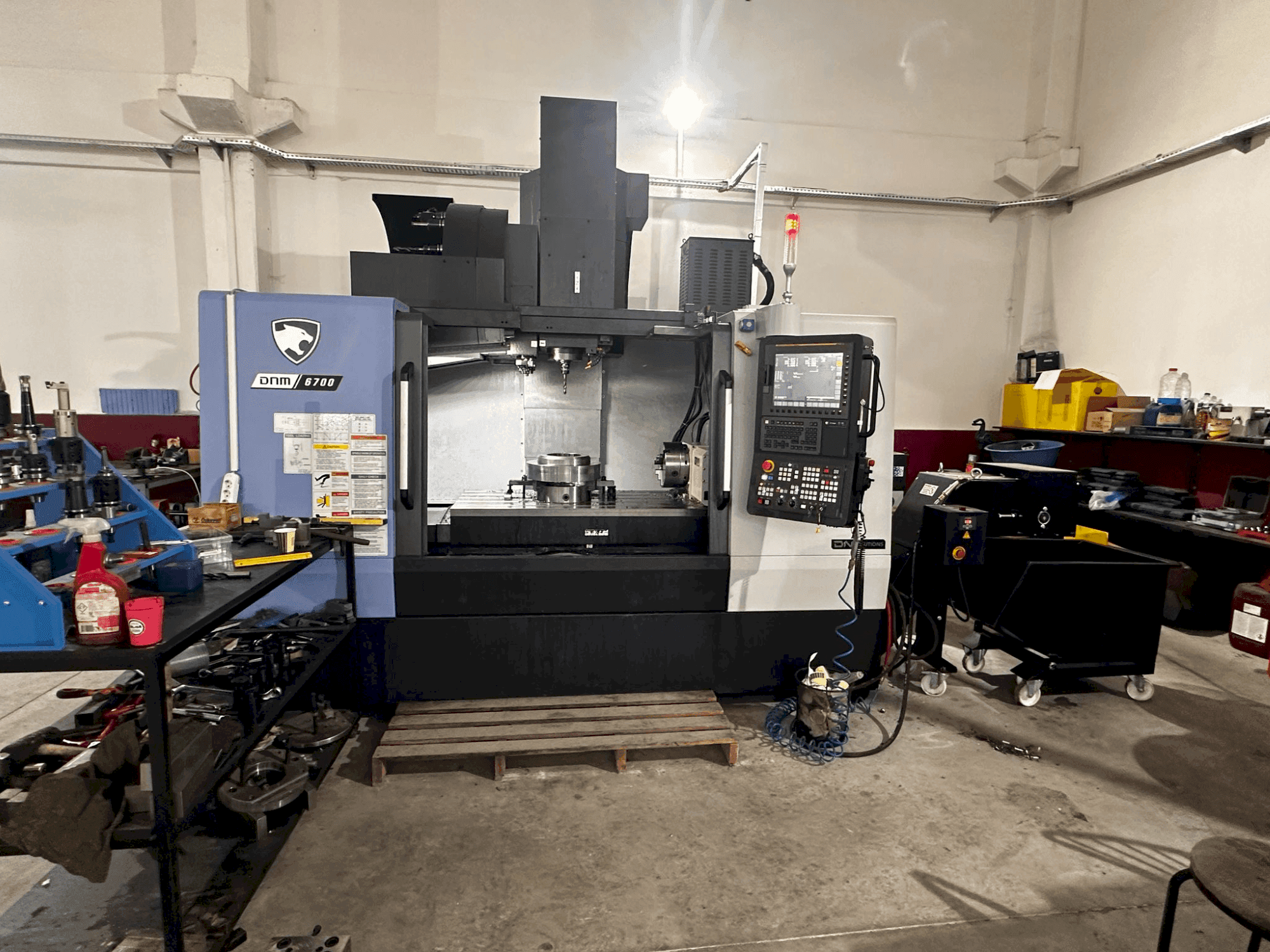 DN SOLUTIONS Puma DNM 6700 Mašinos vaizdas iš priekio