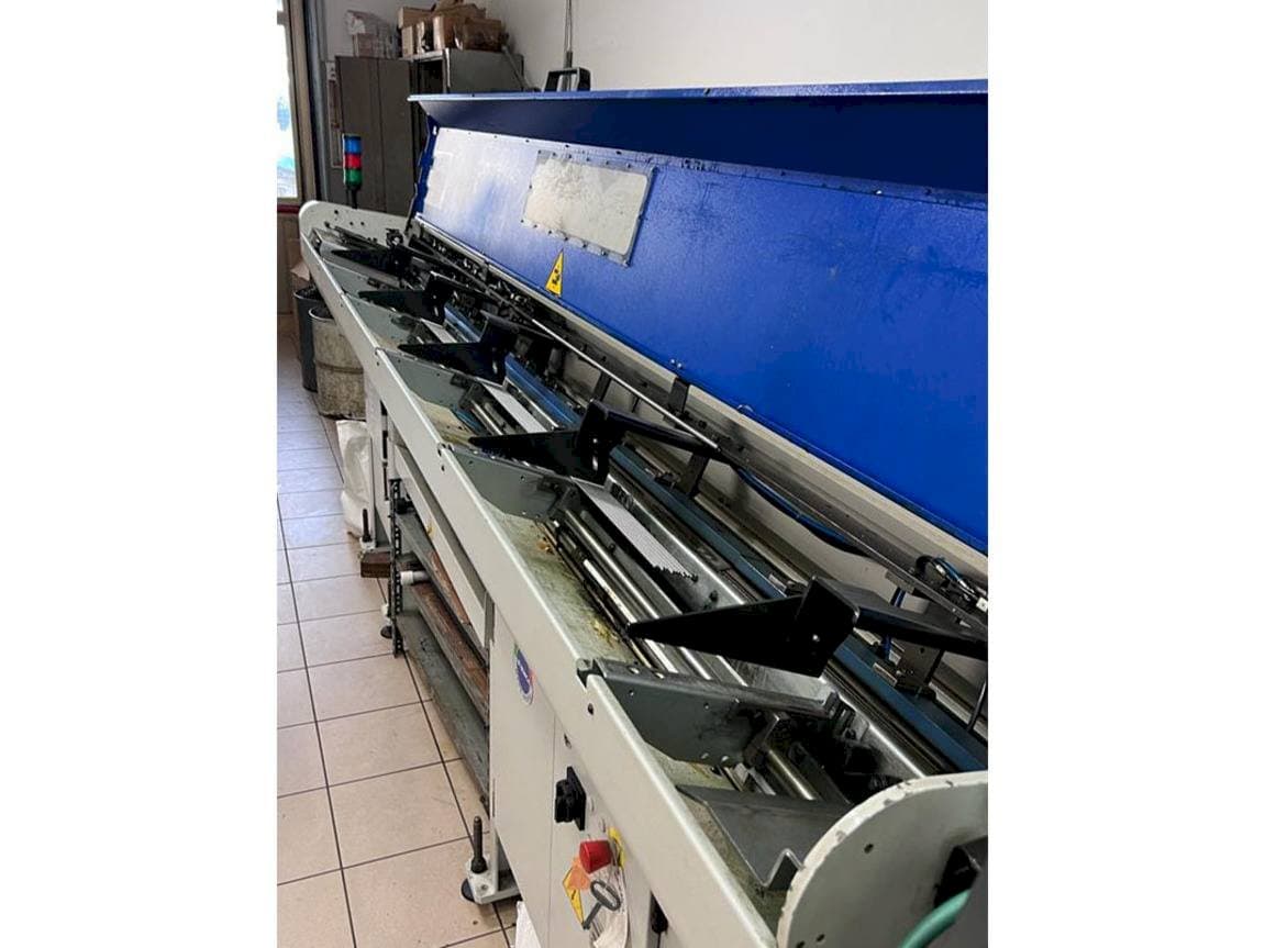 TSUGAMI HS207 Mašinos vaizdas iš dešinės pusės