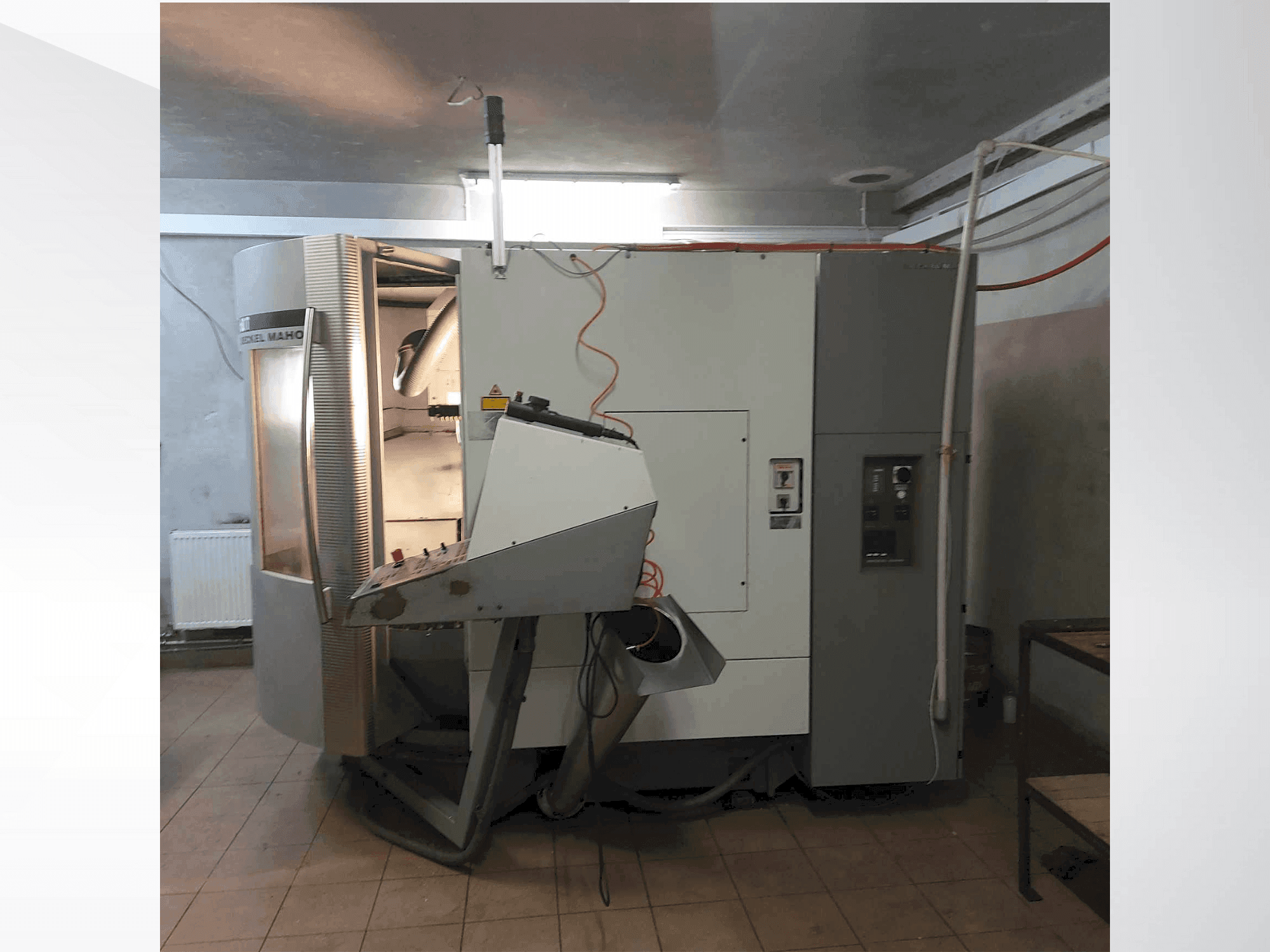 DECKEL MAHO DMU 60 T Mašinos vaizdas iš priekio