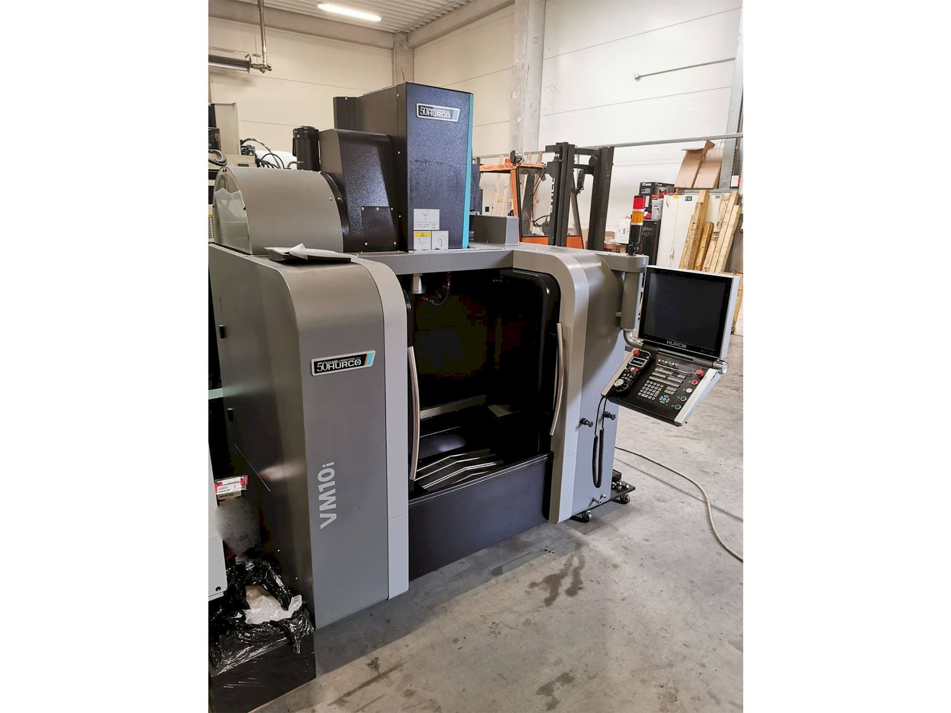 Hurco VM 10i Mašinos vaizdas iš priekio