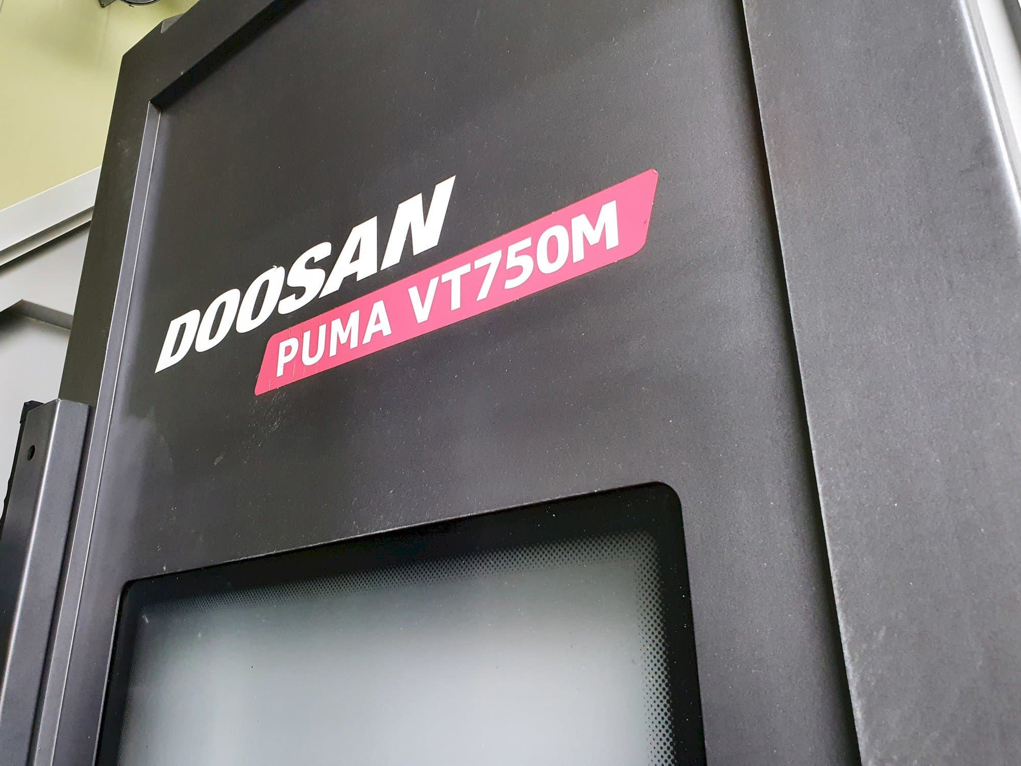 Doosan PUMA VT750M Mašinos vaizdas iš priekio