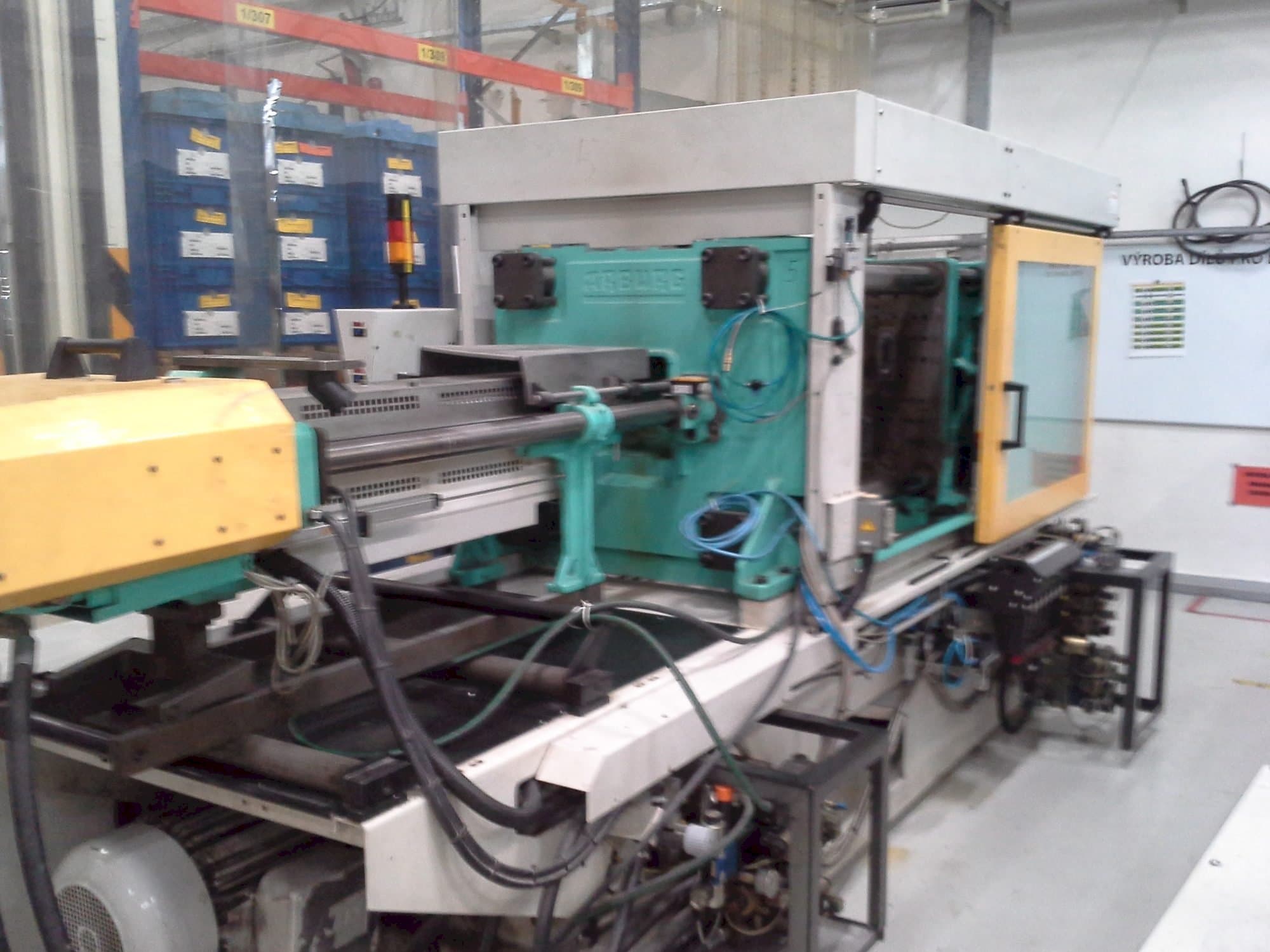 Arburg 570C 2000-675 Mašinos vaizdas iš priekio