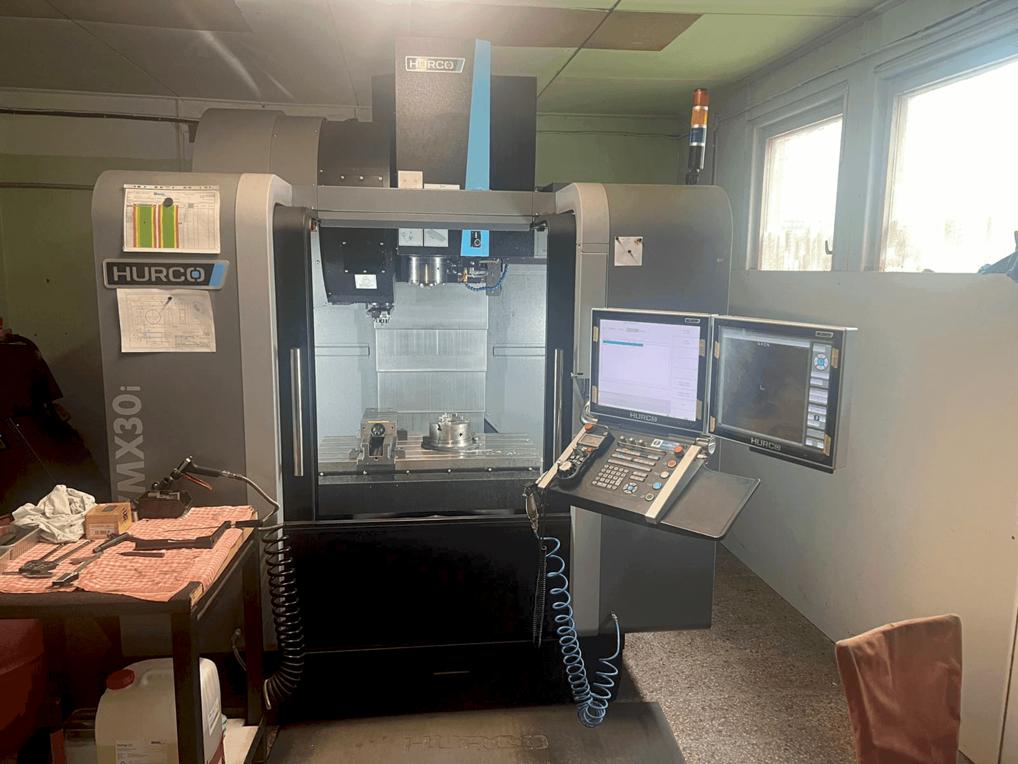 Hurco VMX30i Mašinos vaizdas iš priekio