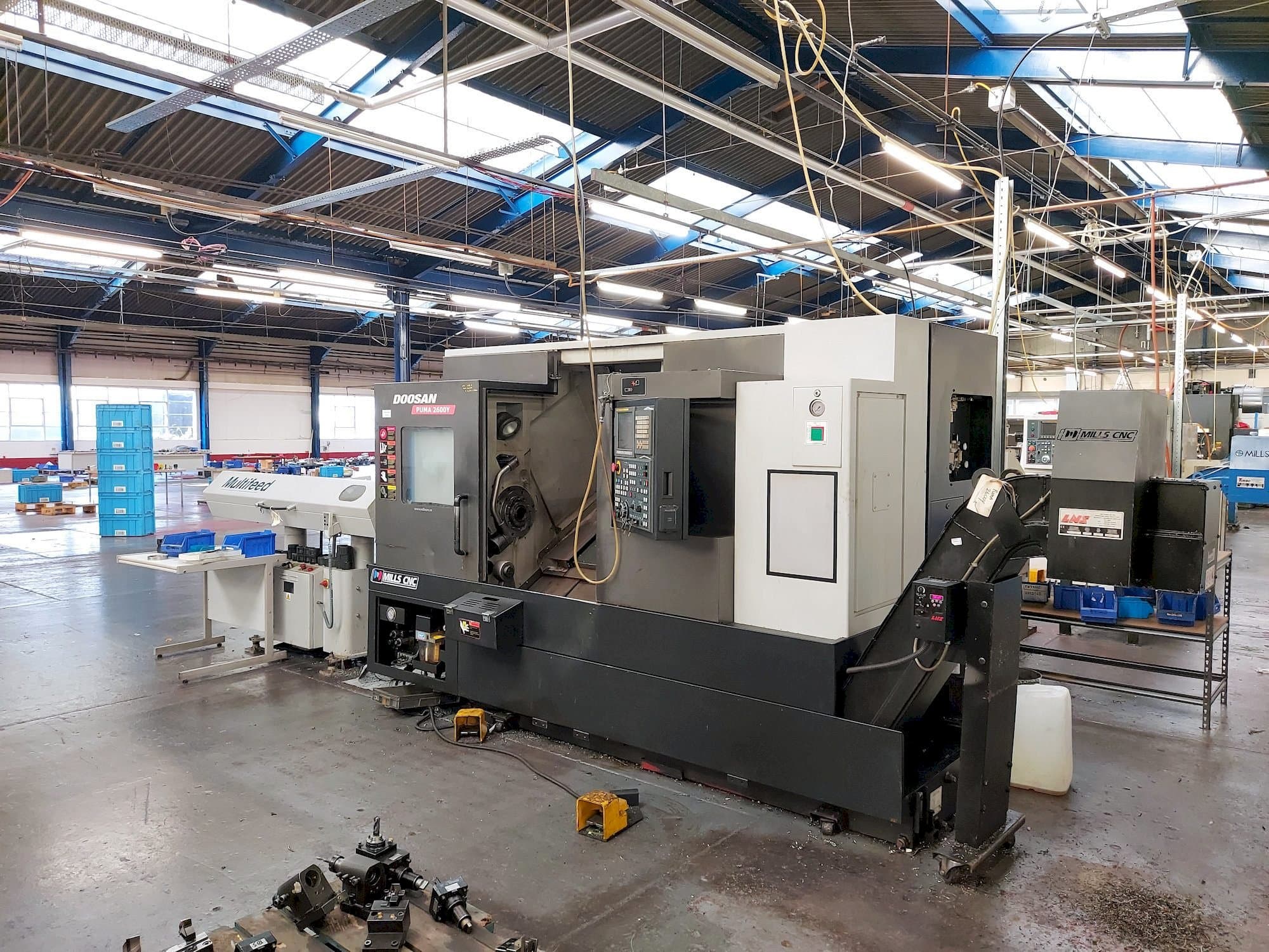 Doosan Puma 2600Y Mašinos vaizdas iš priekio