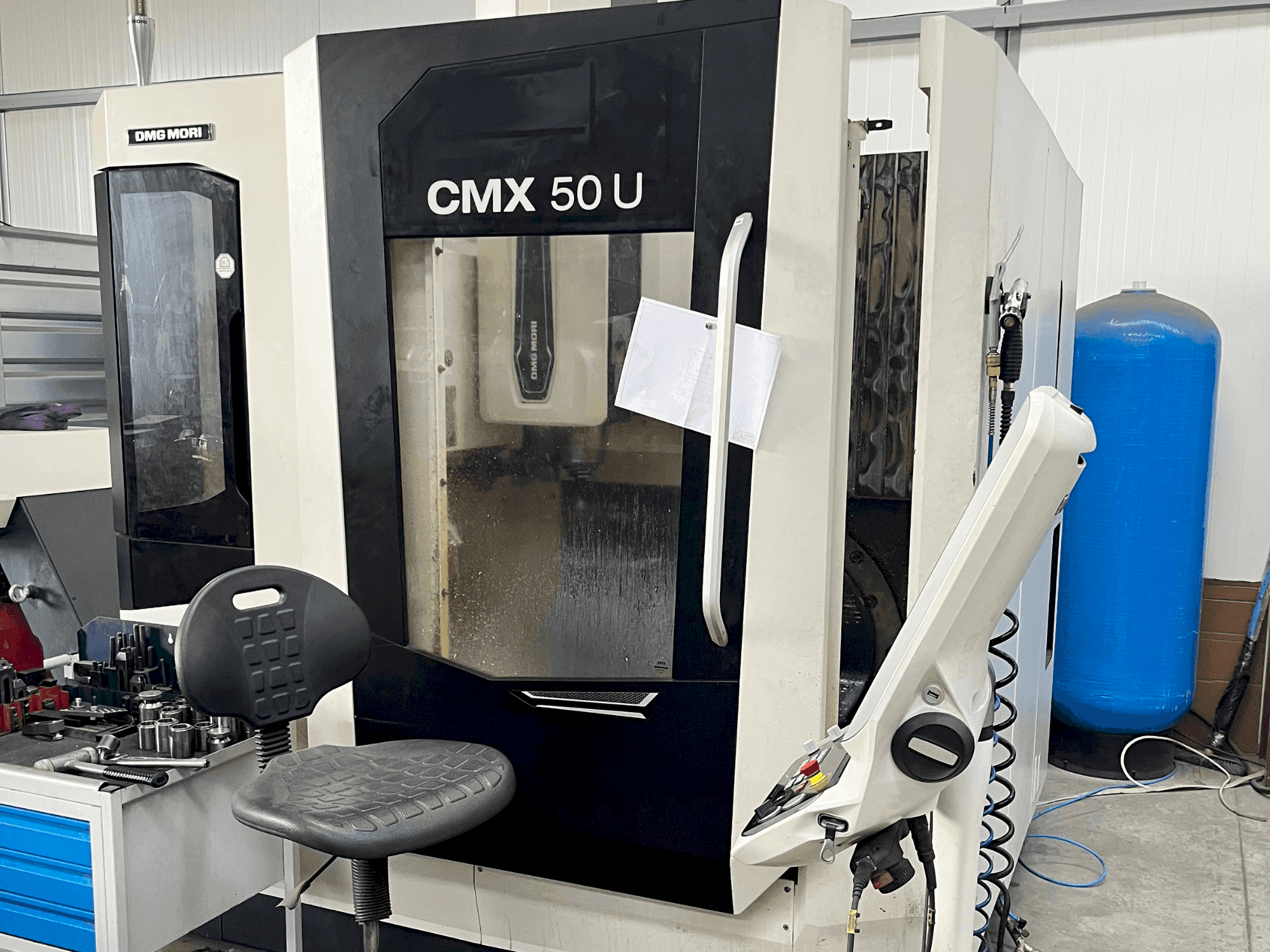 DMG MORI CMX 50 U Mašinos vaizdas iš priekio