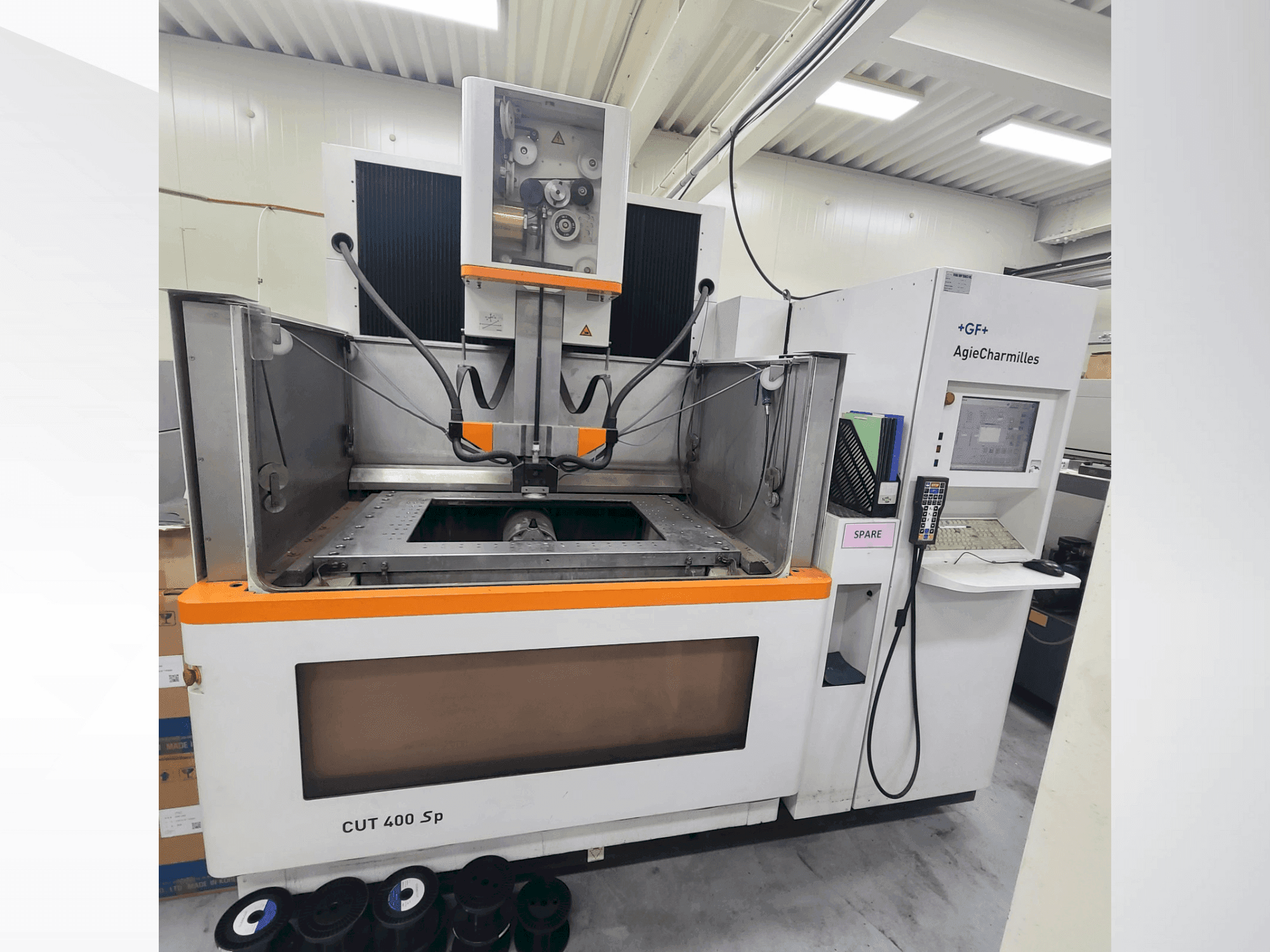 AGIE CUT 400 Sp Mašinos vaizdas iš priekio