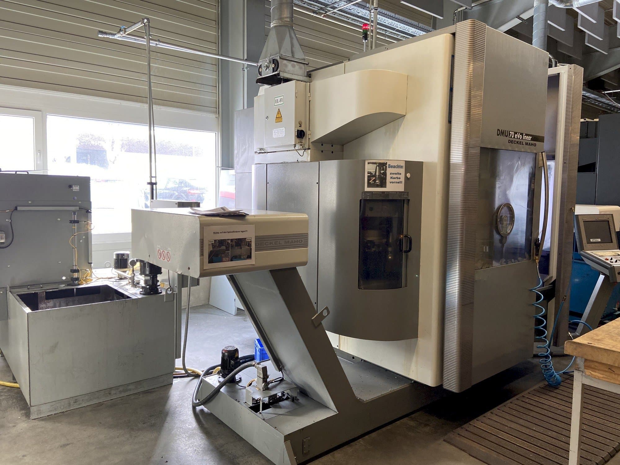 DECKEL MAHO DMU 70 eVo linear Mašinos vaizdas iš priekio