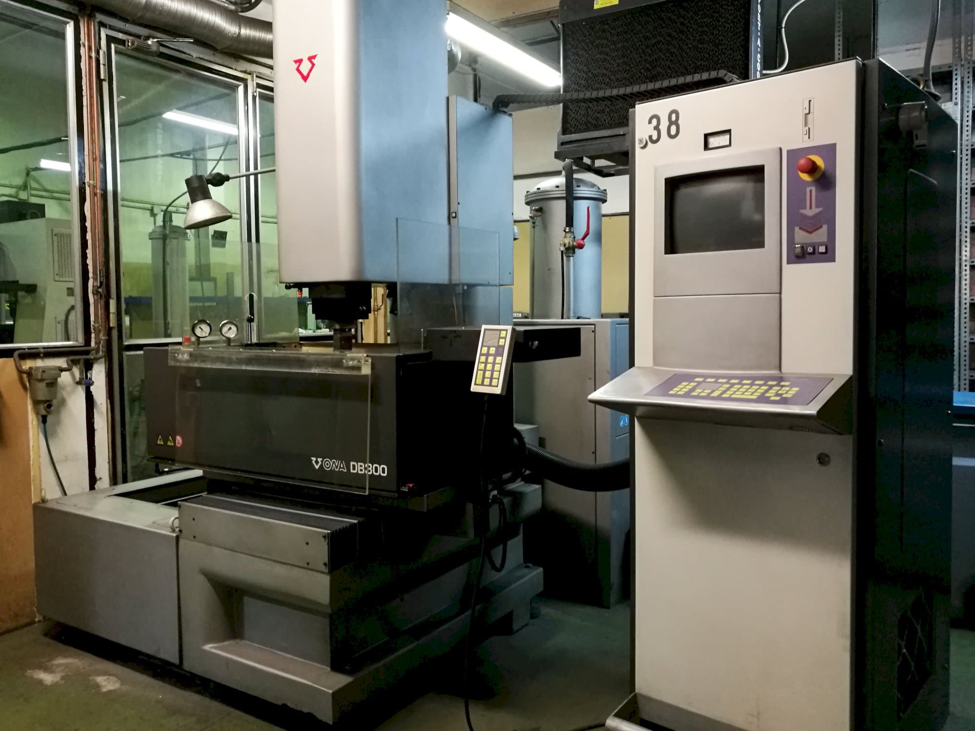 ONA DB300 Mašinos dešinės pusės vaizdas