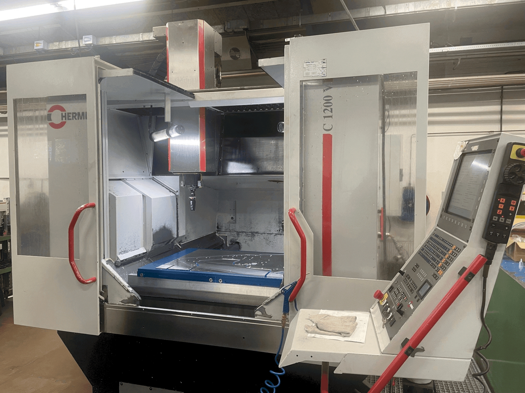HERMLE C 1200 V Mašinos vaizdas iš priekio