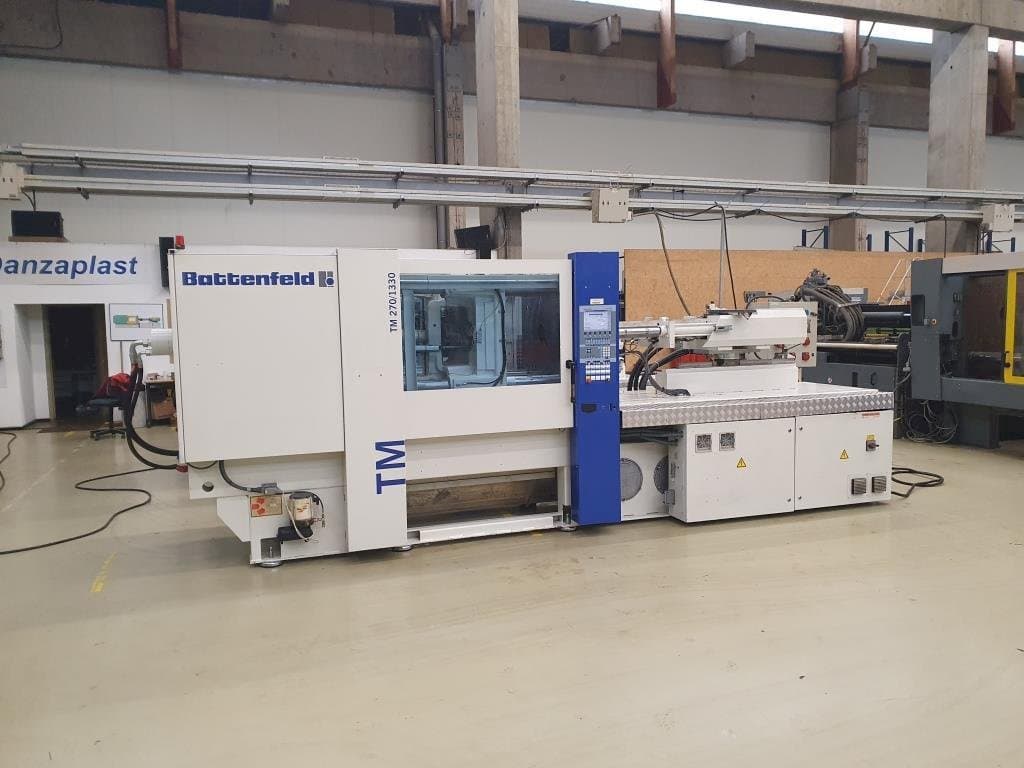 Battenfeld TM 2700 / 1330 B4 Mašinos vaizdas iš priekio