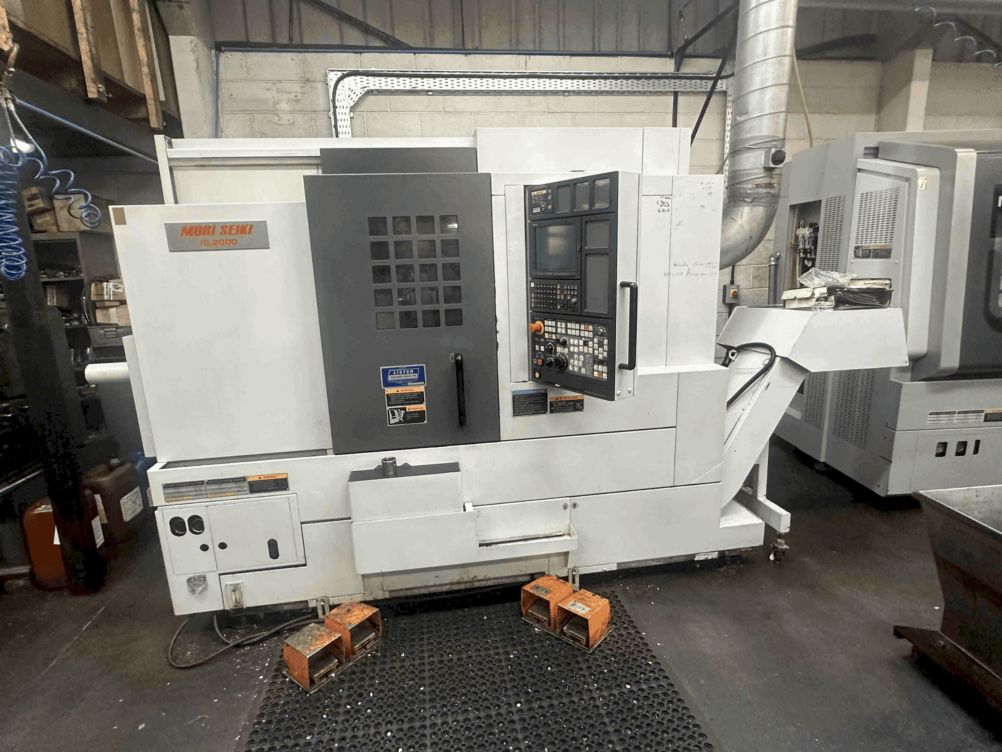 MORI SEIKI NL2000SY/500 Mašinos vaizdas iš priekio