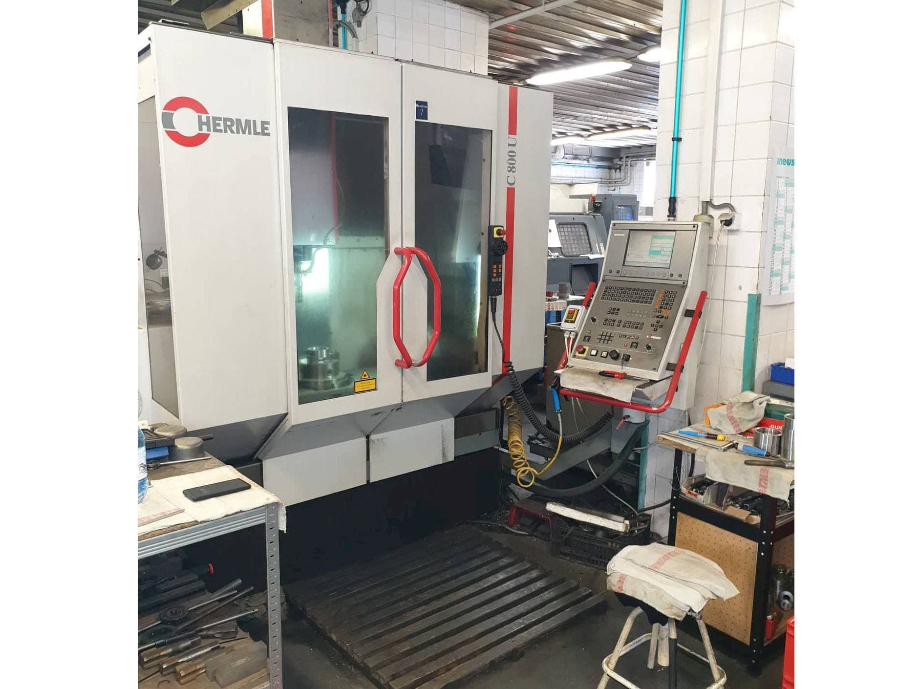 HERMLE C800 U Mašinos vaizdas iš priekio