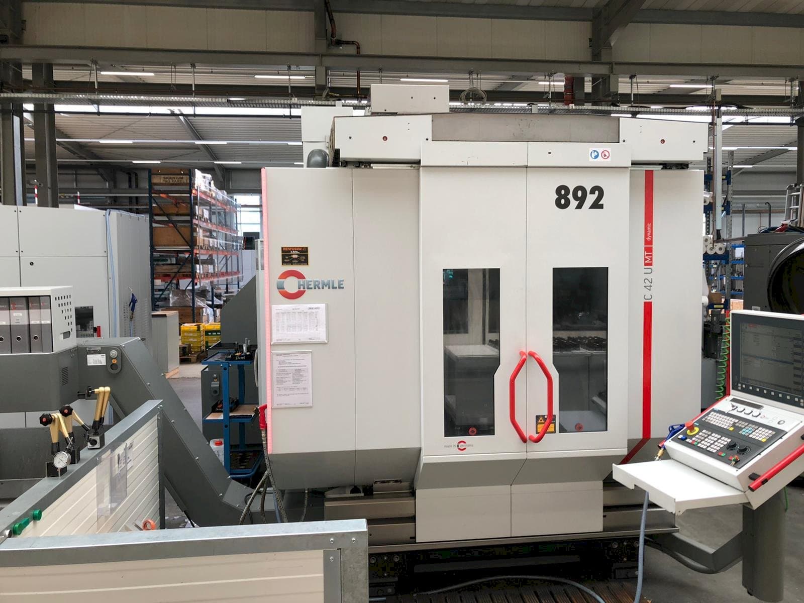 HERMLE C42U MT Mašinos vaizdas iš priekio