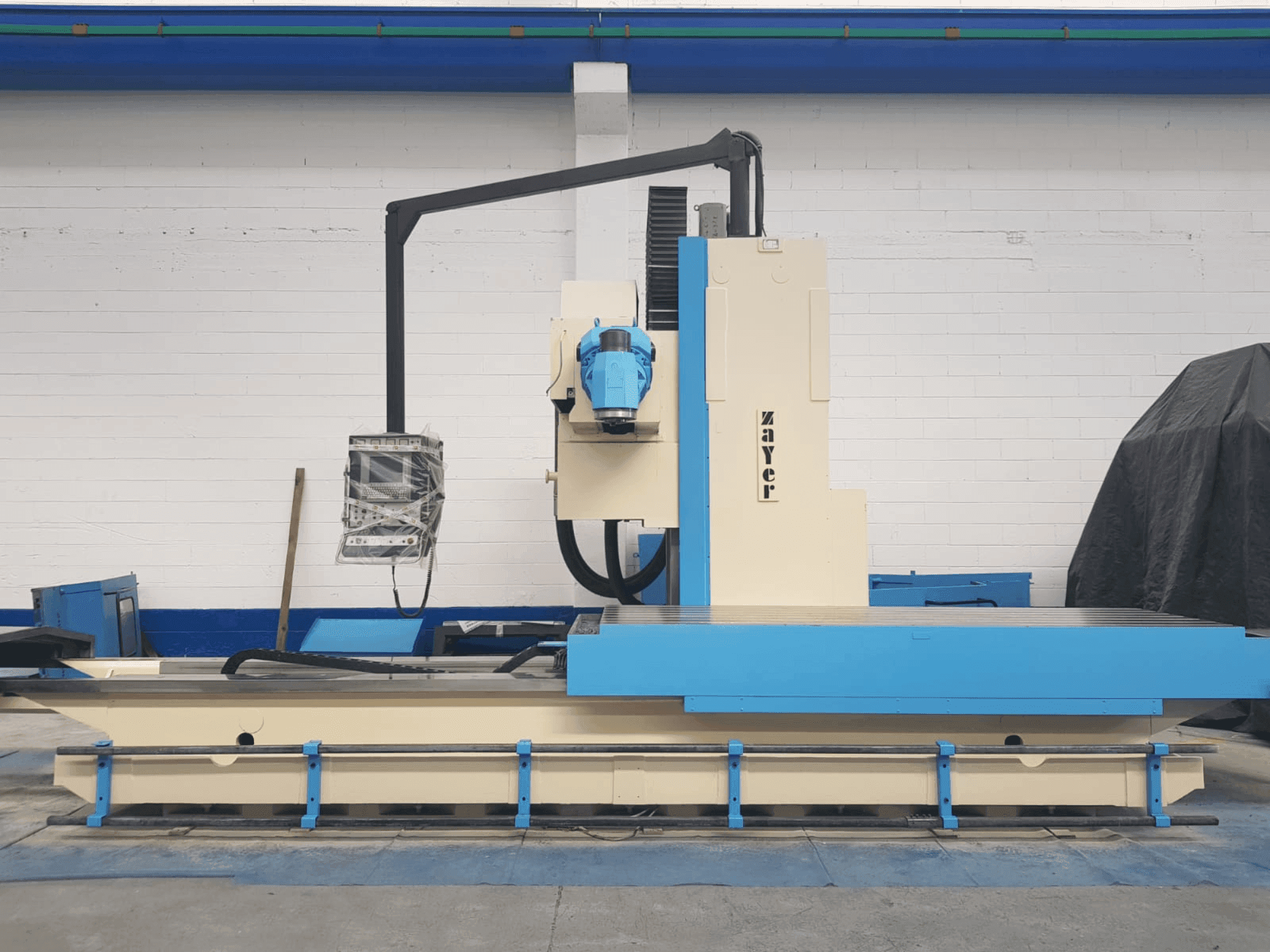 Zayer 30KF 3000 Mašinos vaizdas iš priekio