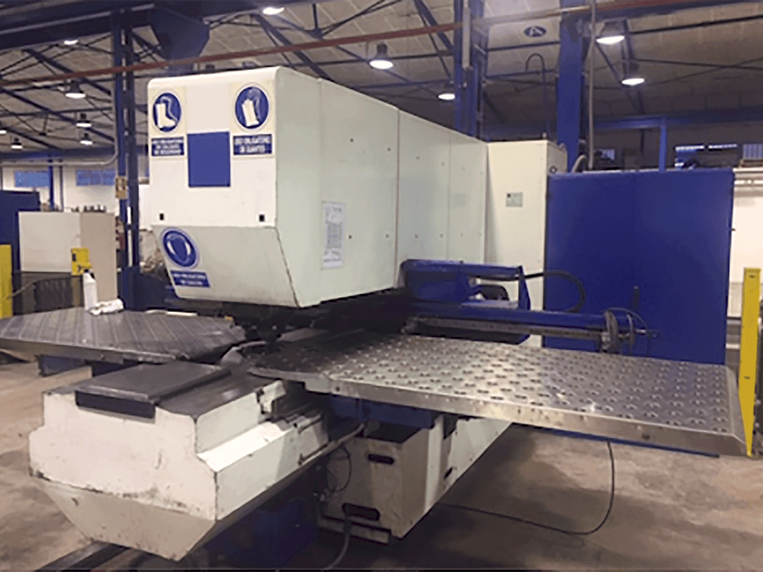 Trumpf Trumatic 240R Mašinos vaizdas iš priekio