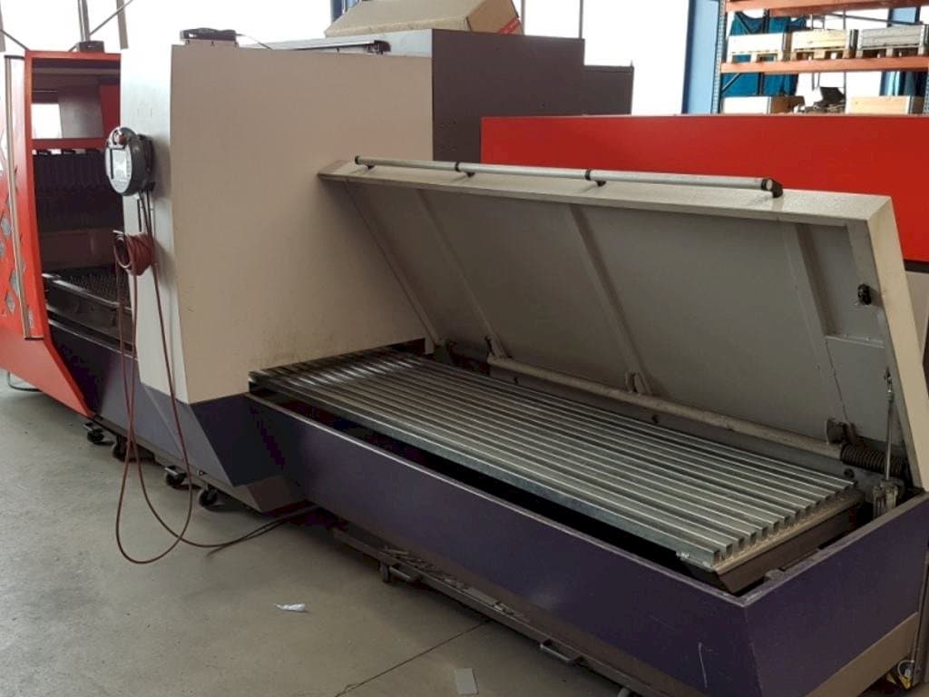 Bystronic Byvention 3015 Mašinos vaizdas iš priekio