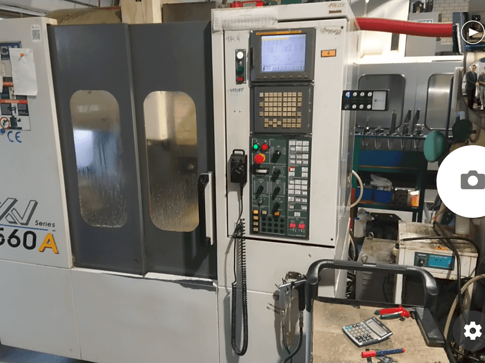 YCM XV560A Mašinos vaizdas iš priekio