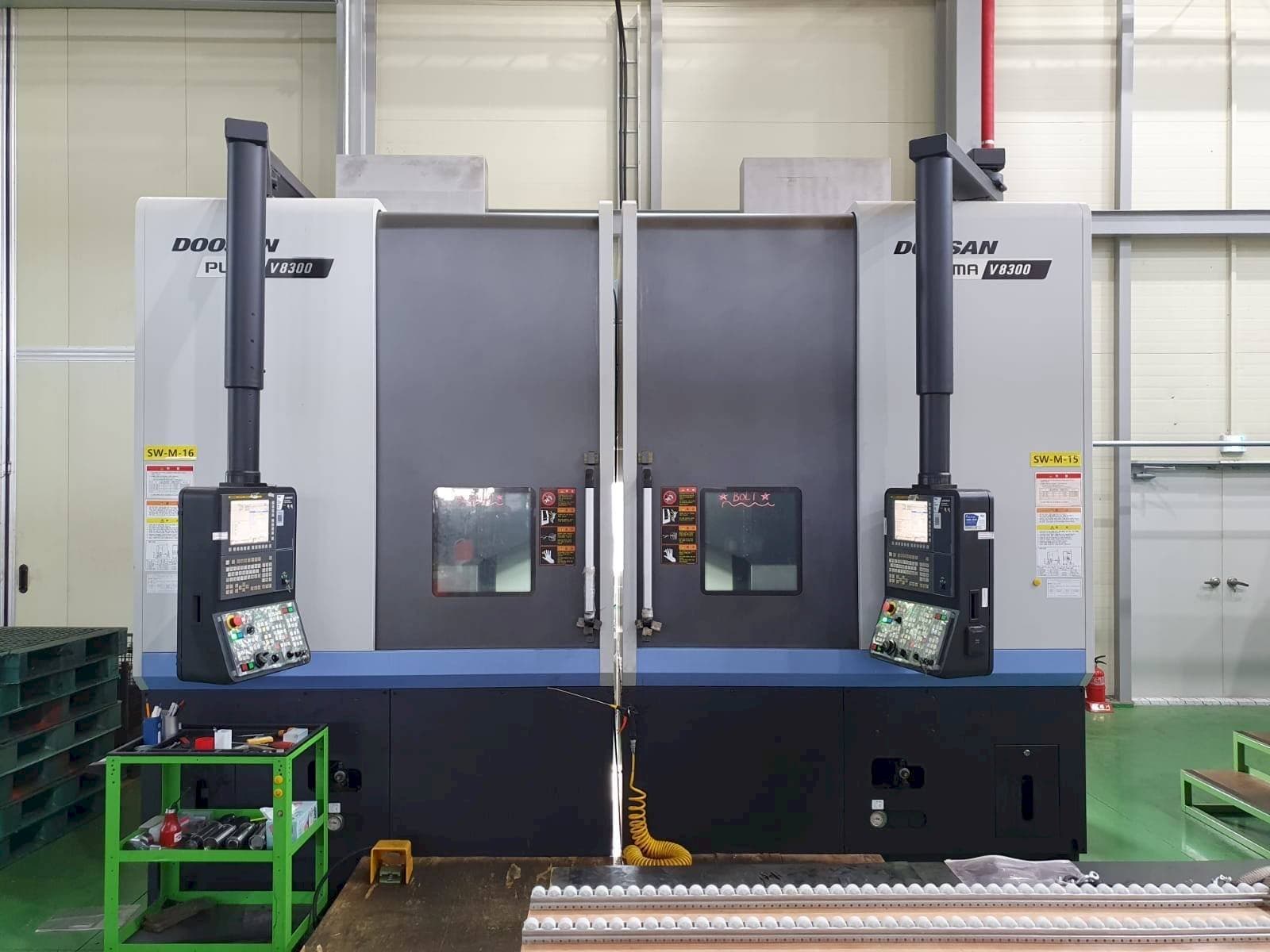 Doosan V8300R Mašinos vaizdas iš priekio