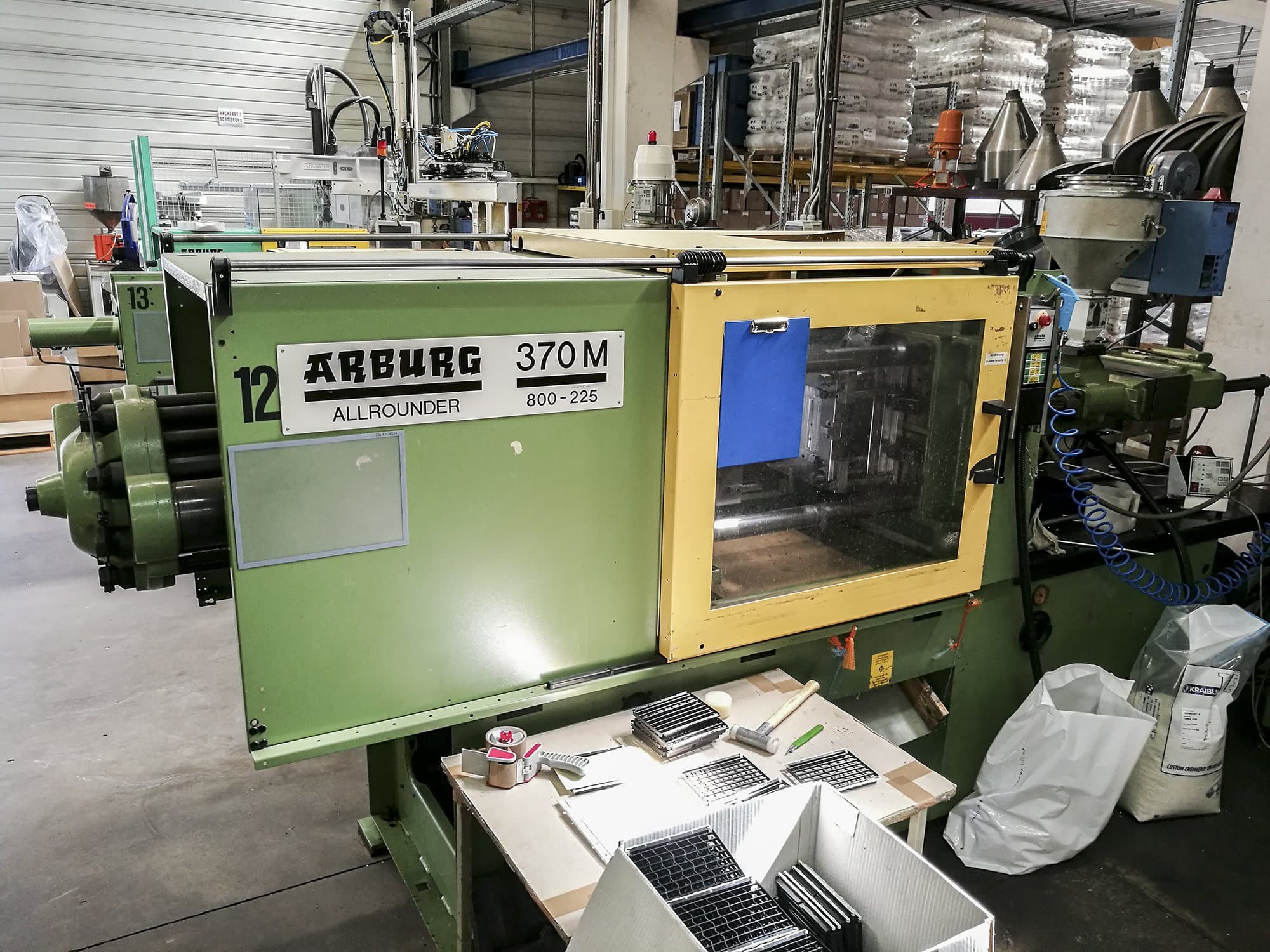 Arburg 370M 800-225 Mašinos vaizdas iš priekio