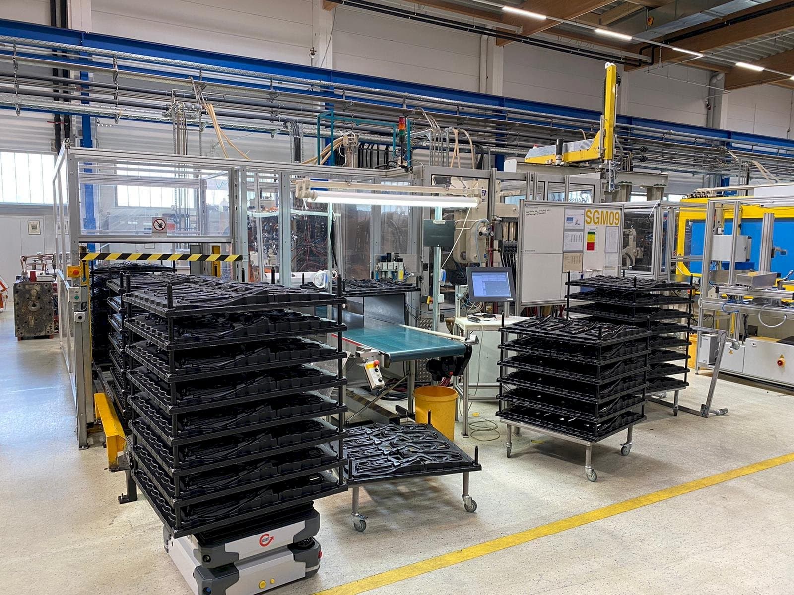 Krauss Maffei 650-1900-520 CZ Multinject Mašinos vaizdas iš priekio