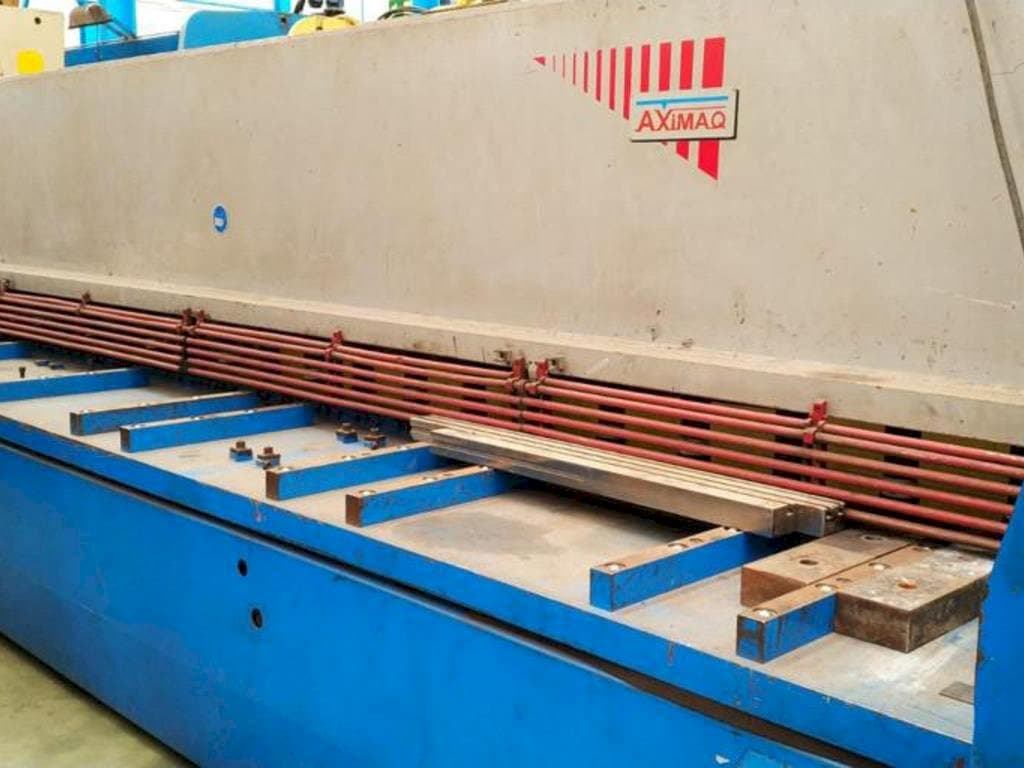 Axial CP-1060 Mašinos vaizdas iš priekio