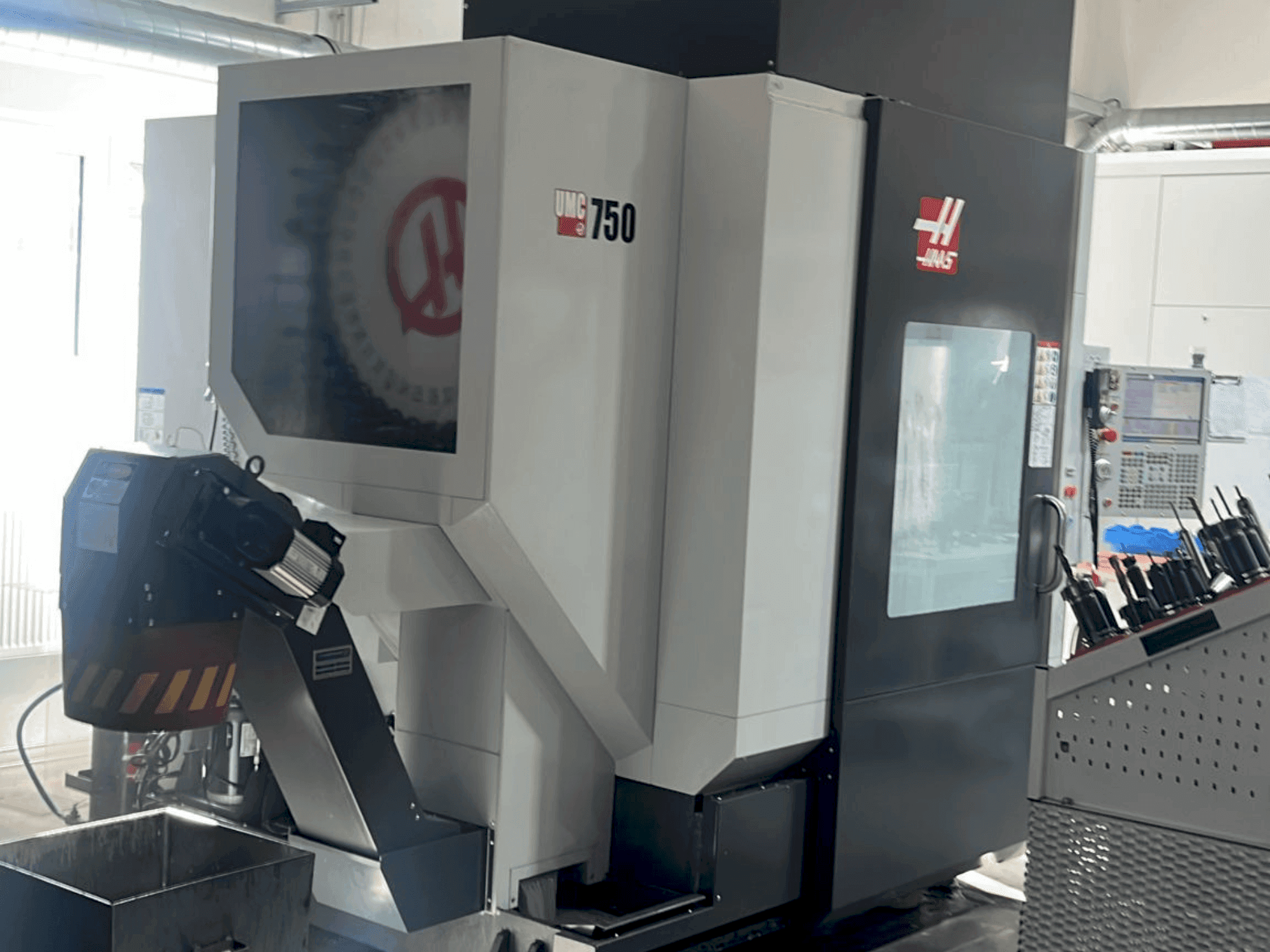 HAAS UMC-750 Mašinos vaizdas iš priekio