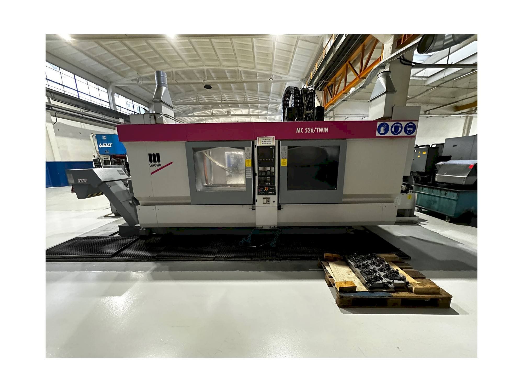 STAMA MC 526 / TWIN Mašinos vaizdas iš priekio