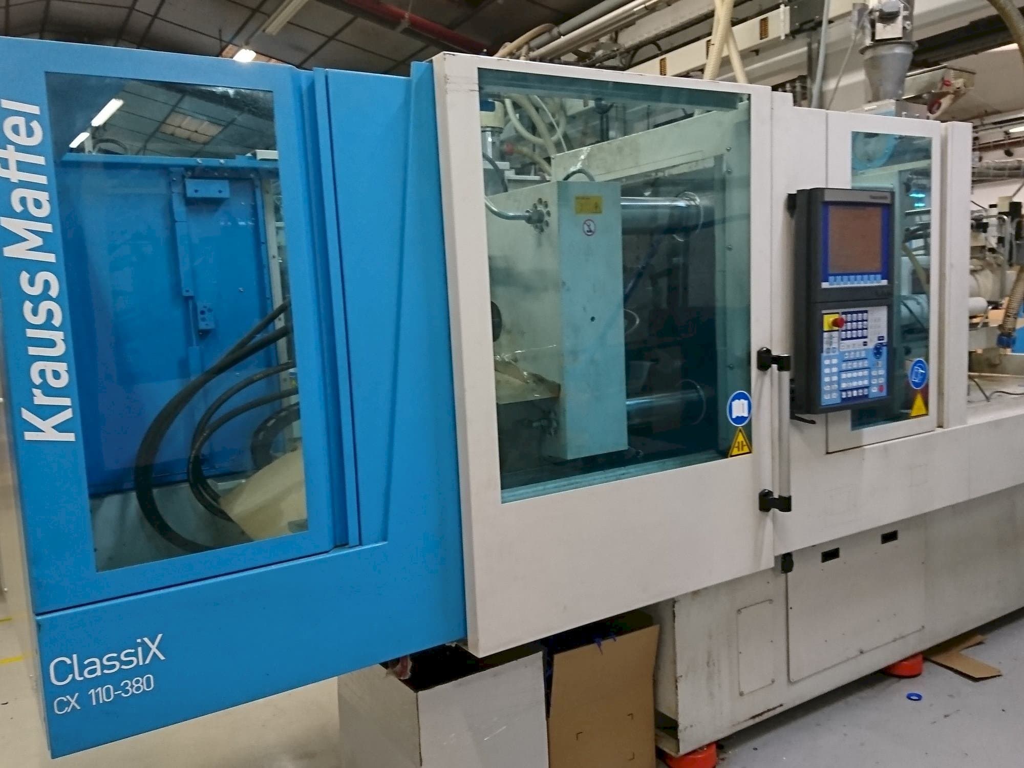 Krauss Maffei 110-380 CX Mašinos vaizdas iš priekio