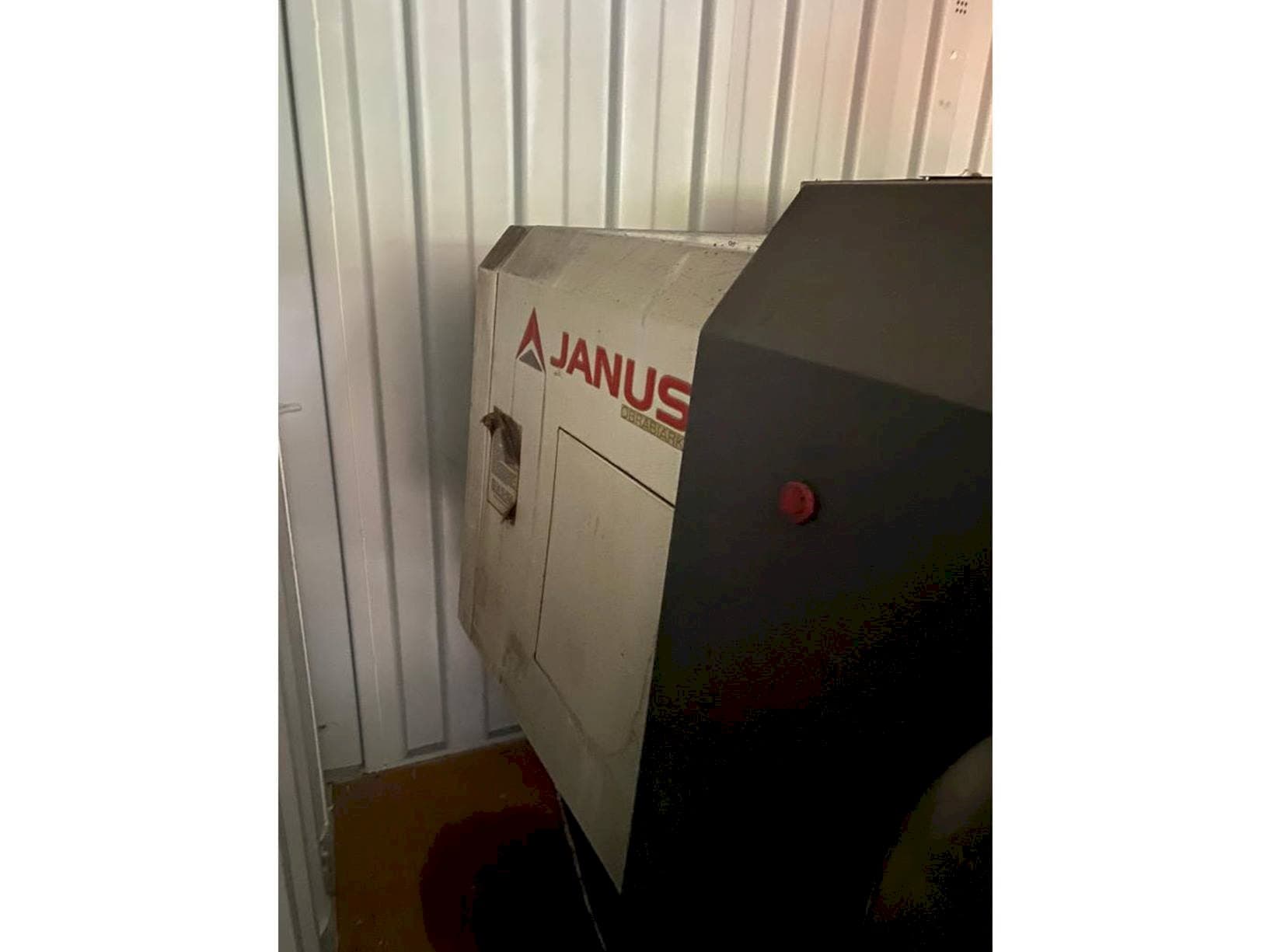 JANUS TK610/1350 CNC Mašinos vaizdas iš priekio