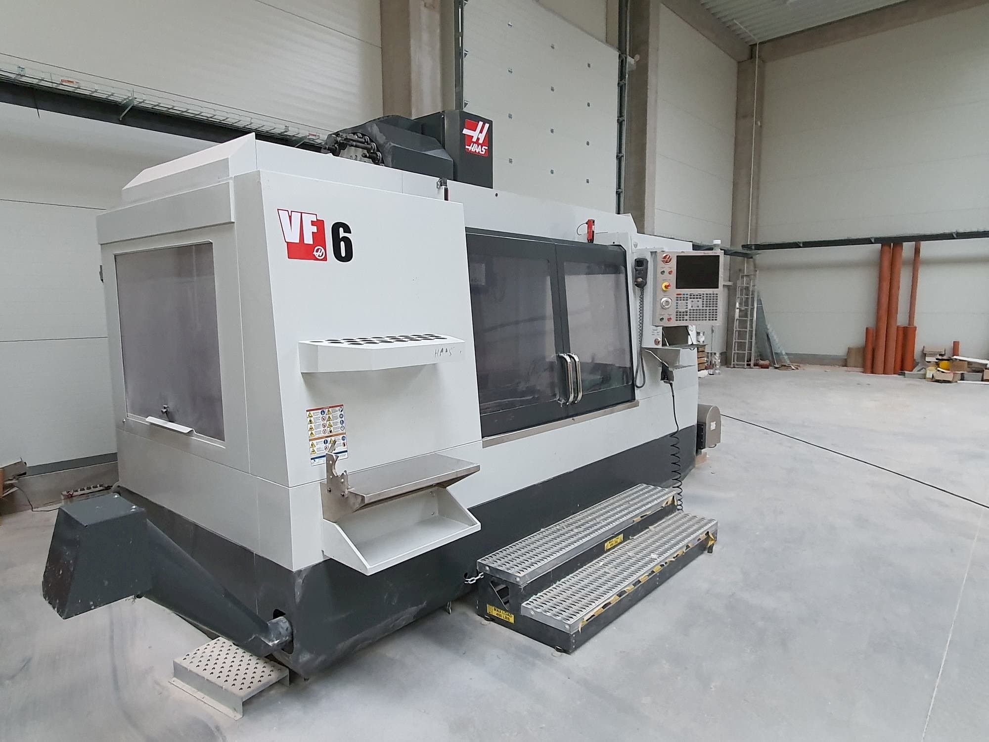 HAAS VF-6/40 Mašinos vaizdas iš priekio