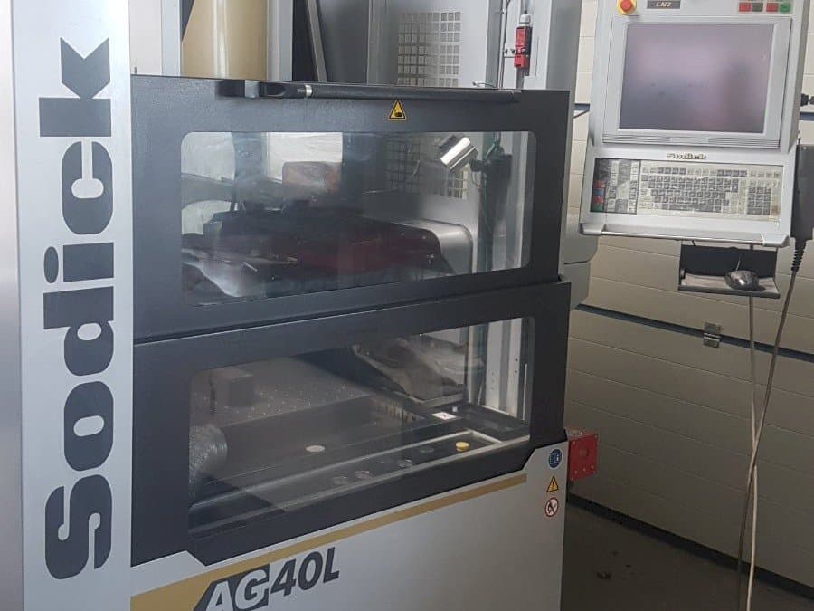 Sodick AG40L Mašinos vaizdas iš priekio