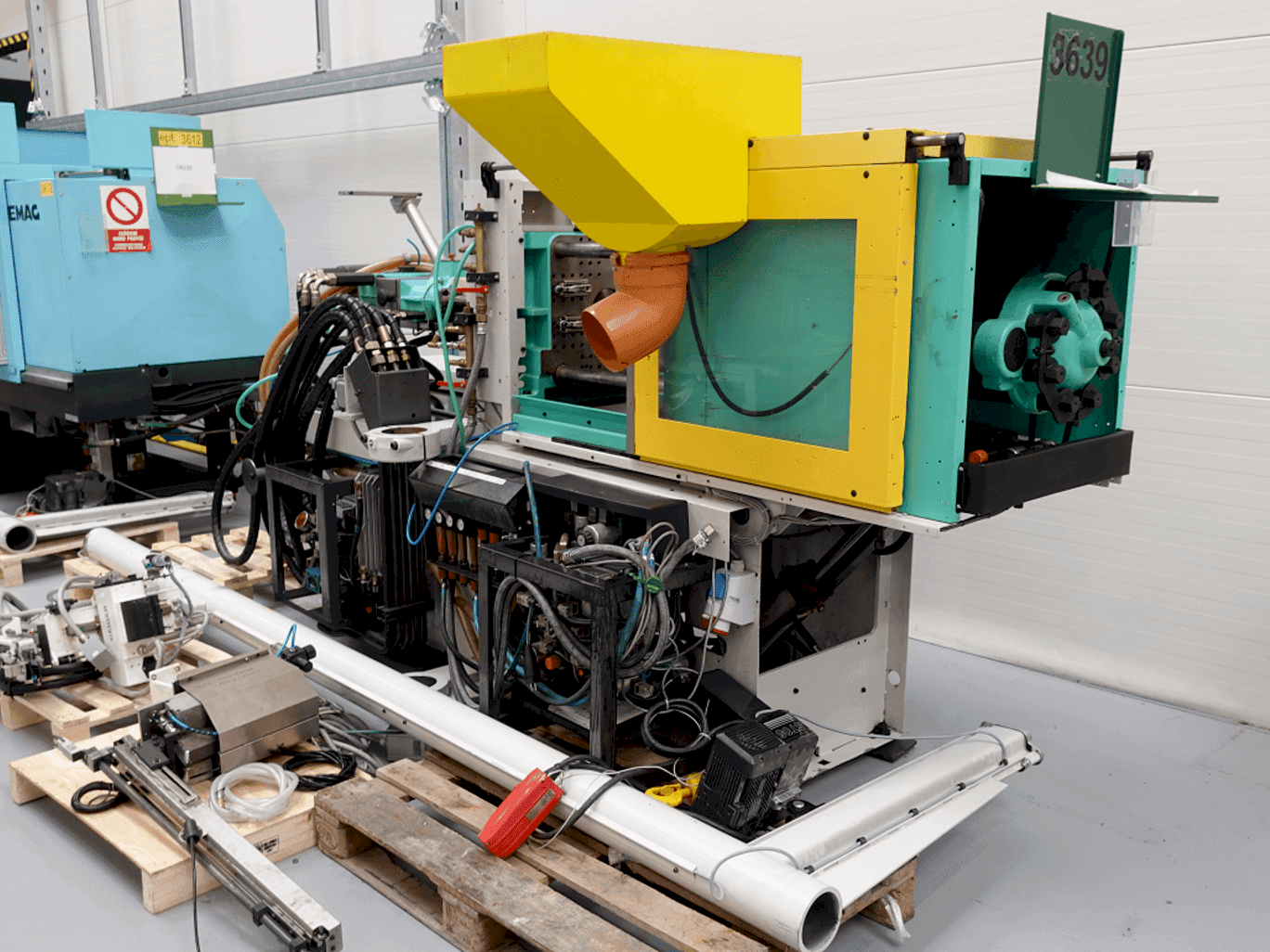 Arburg ALLROUNDER 320C–500–100U Mašinos vaizdas iš priekio