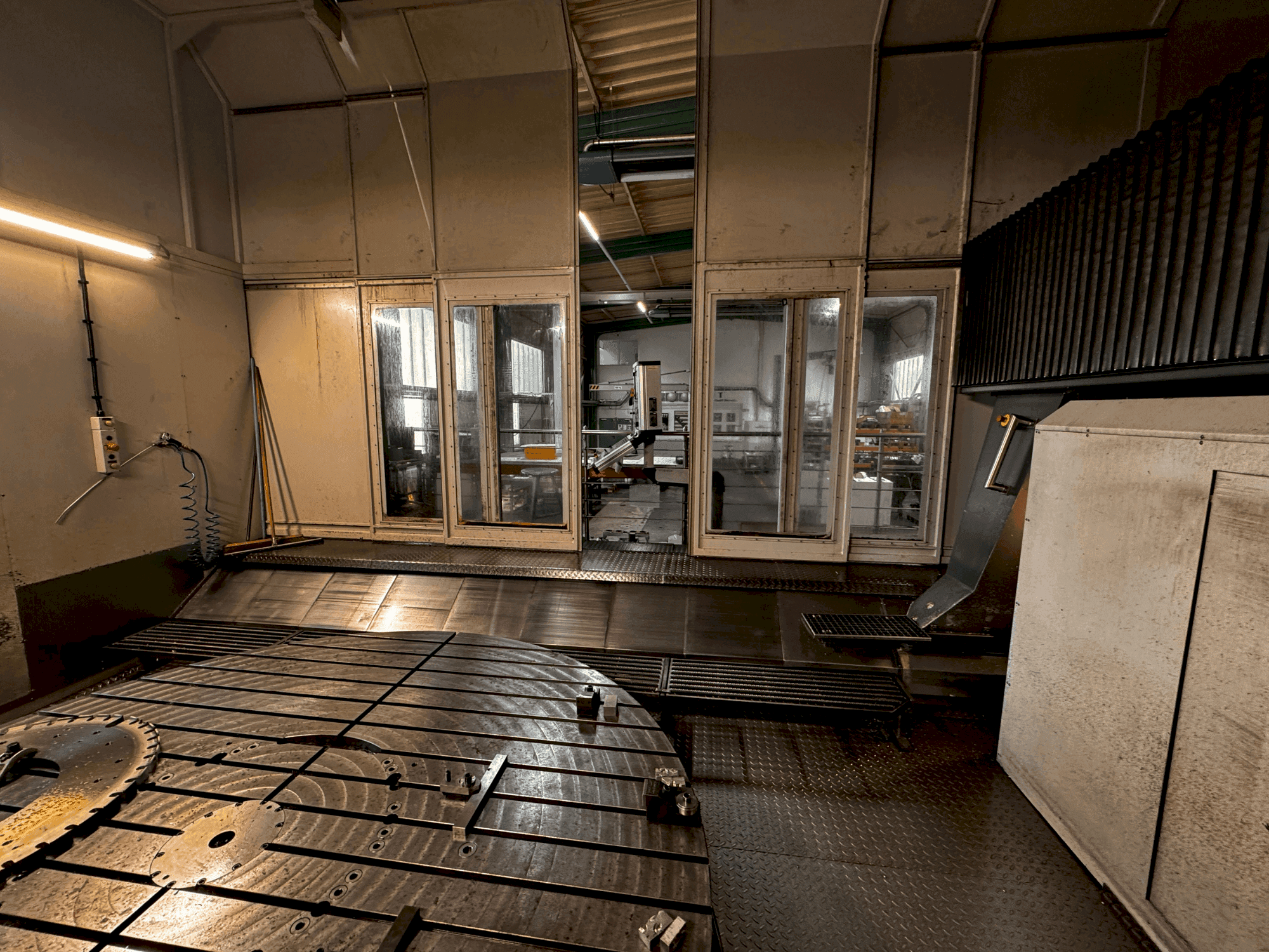 AXA VPC 2800-U Mašinos vaizdas iš priekio