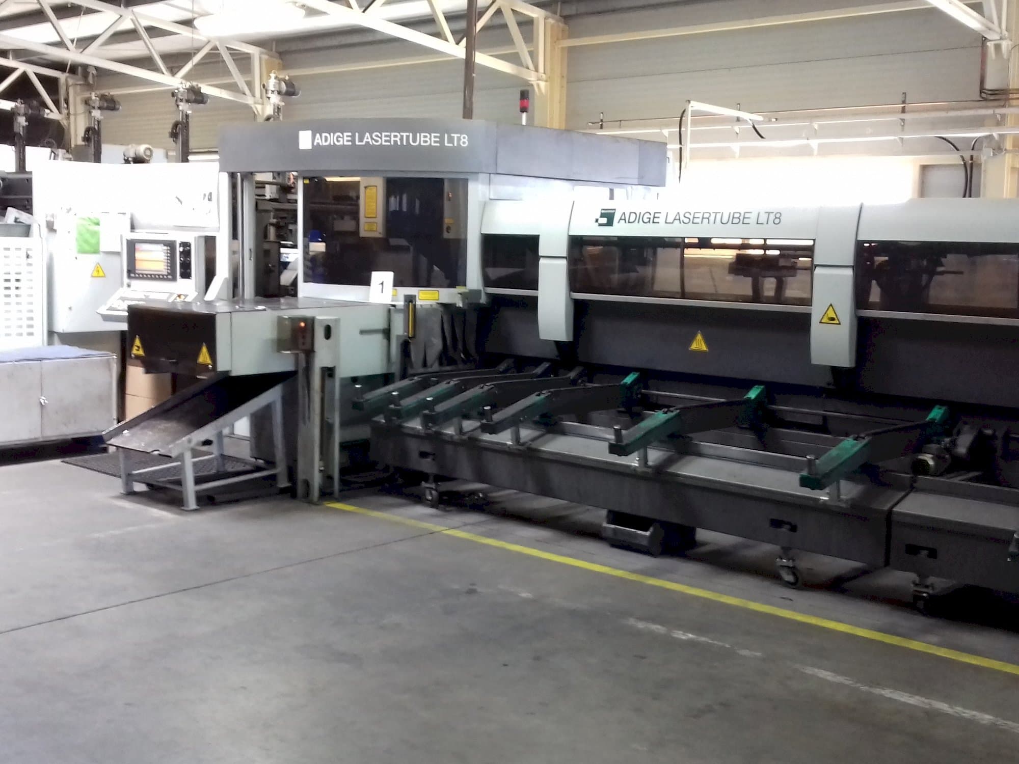 ADIGE LT 8 Mašinos vaizdas iš priekio