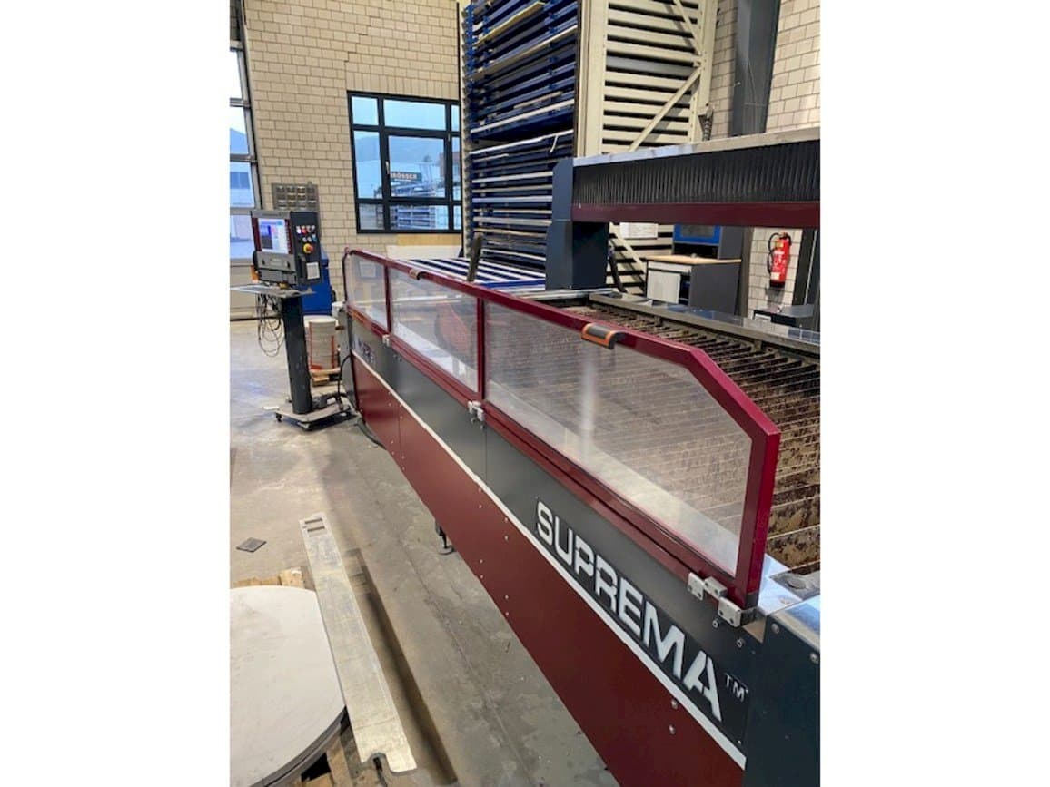 Waterjet Italy Suprem Mašinos vaizdas iš priekio