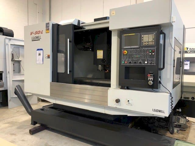 Leadwell V50L Mašinos vaizdas iš priekio